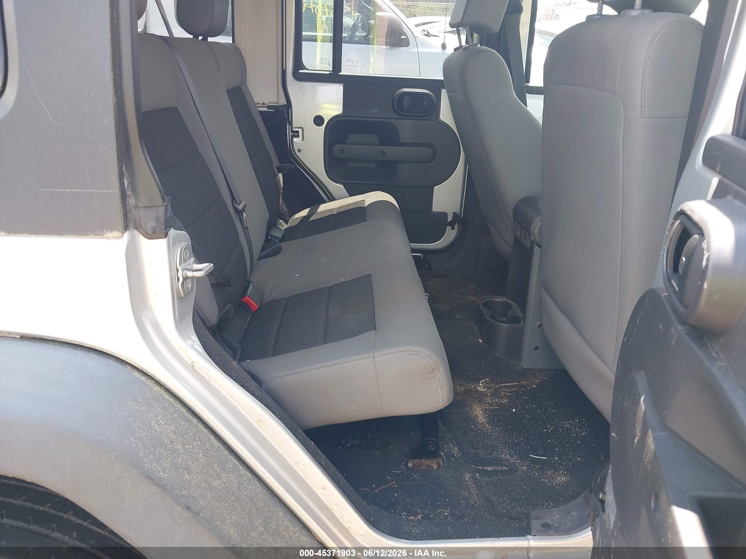 2008 Jeep Wrangler Unlimited X Silver vin: 1J4GA39188L501652