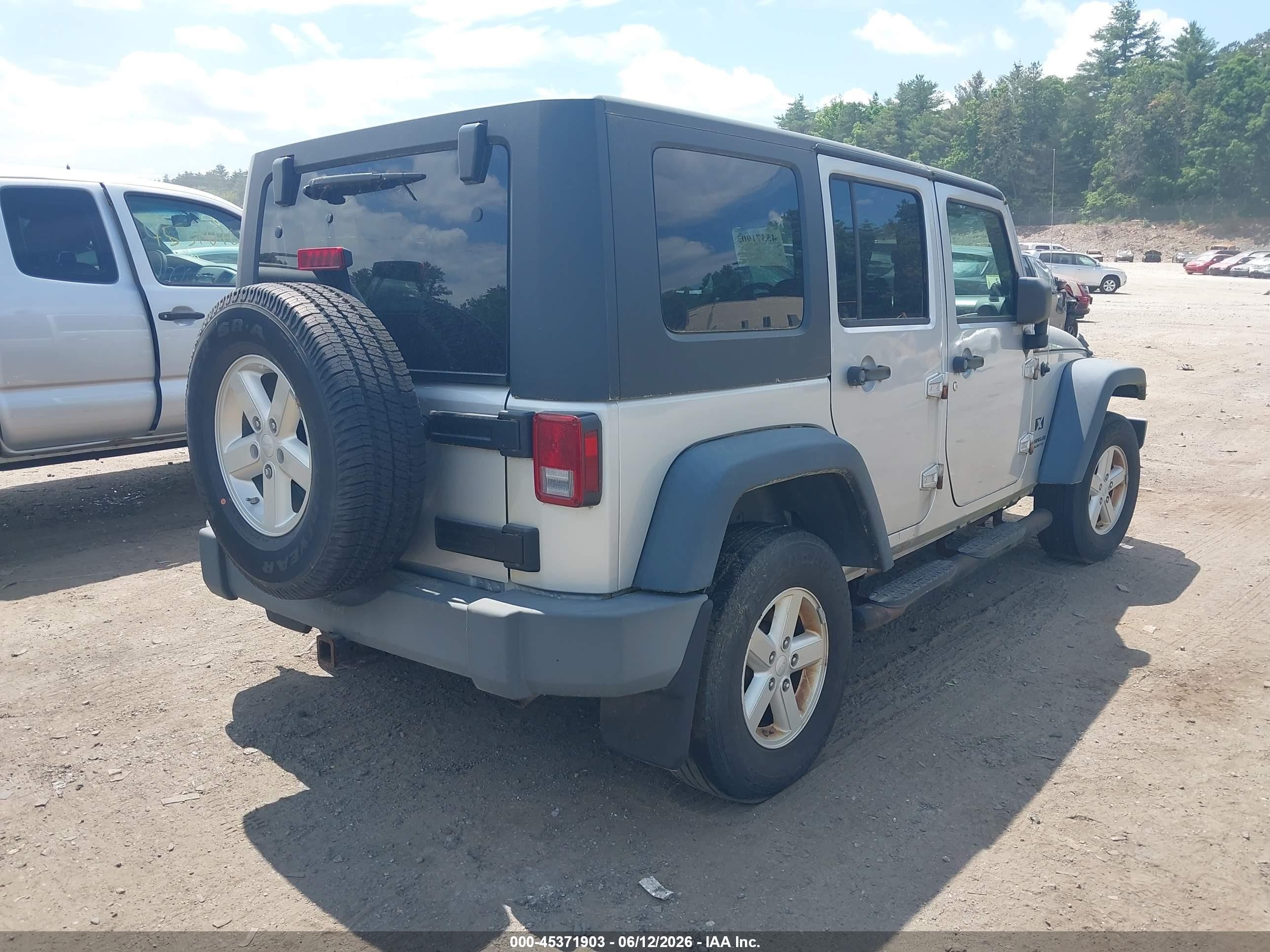 2008 Jeep Wrangler Unlimited X Silver vin: 1J4GA39188L501652