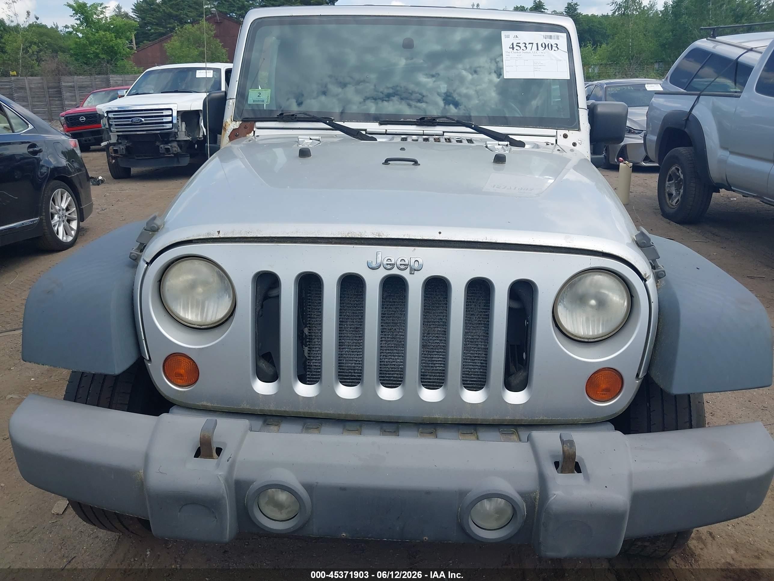 2008 Jeep Wrangler Unlimited X Silver vin: 1J4GA39188L501652