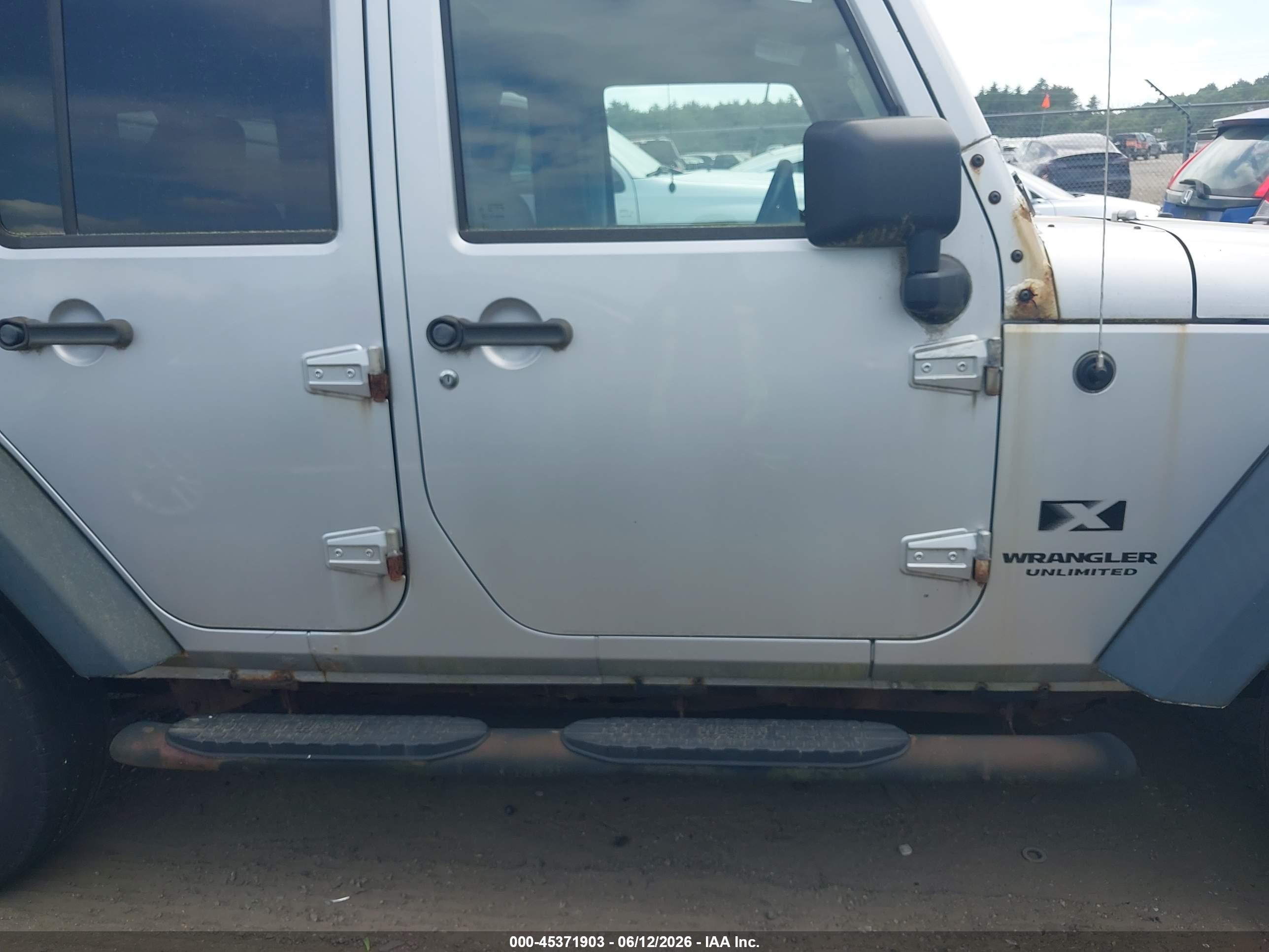 2008 Jeep Wrangler Unlimited X Silver vin: 1J4GA39188L501652