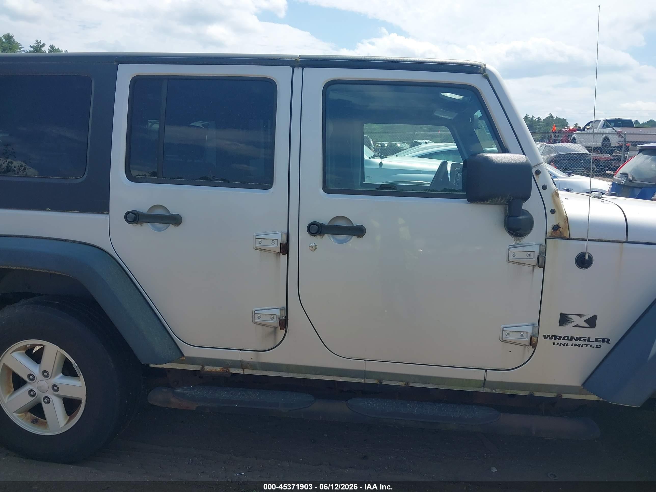 2008 Jeep Wrangler Unlimited X Silver vin: 1J4GA39188L501652