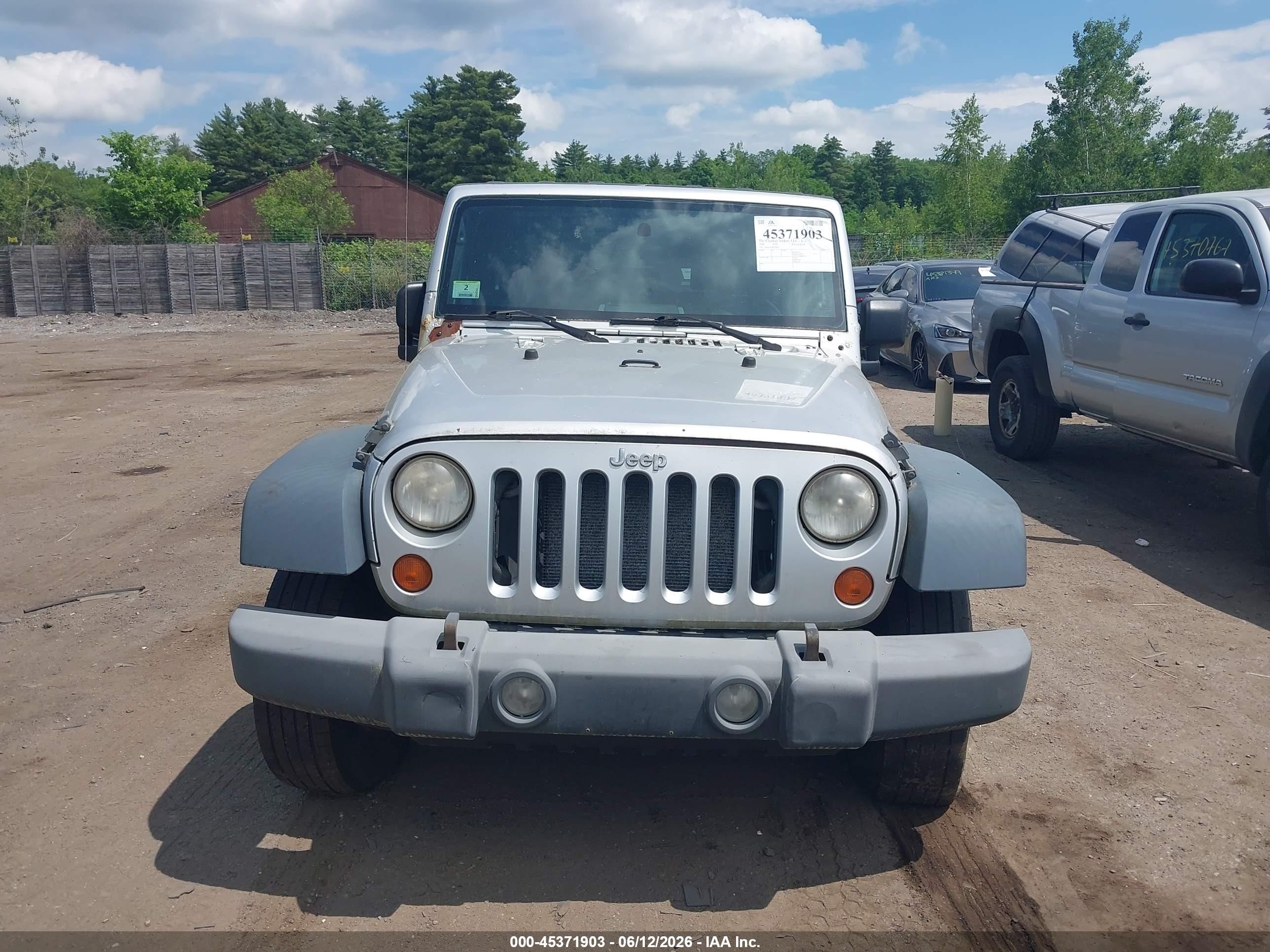 2008 Jeep Wrangler Unlimited X Silver vin: 1J4GA39188L501652