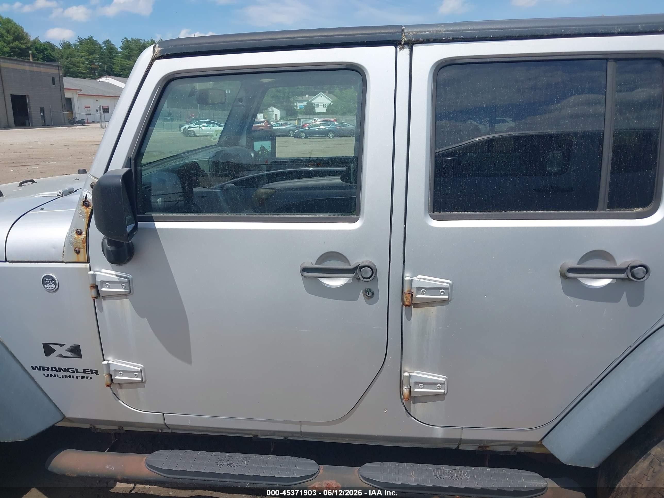 2008 Jeep Wrangler Unlimited X Silver vin: 1J4GA39188L501652