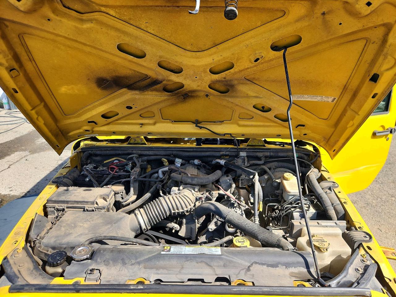 2008 Jeep Wrangler Unlimited X Yellow vin: 1J4GA39188L650515