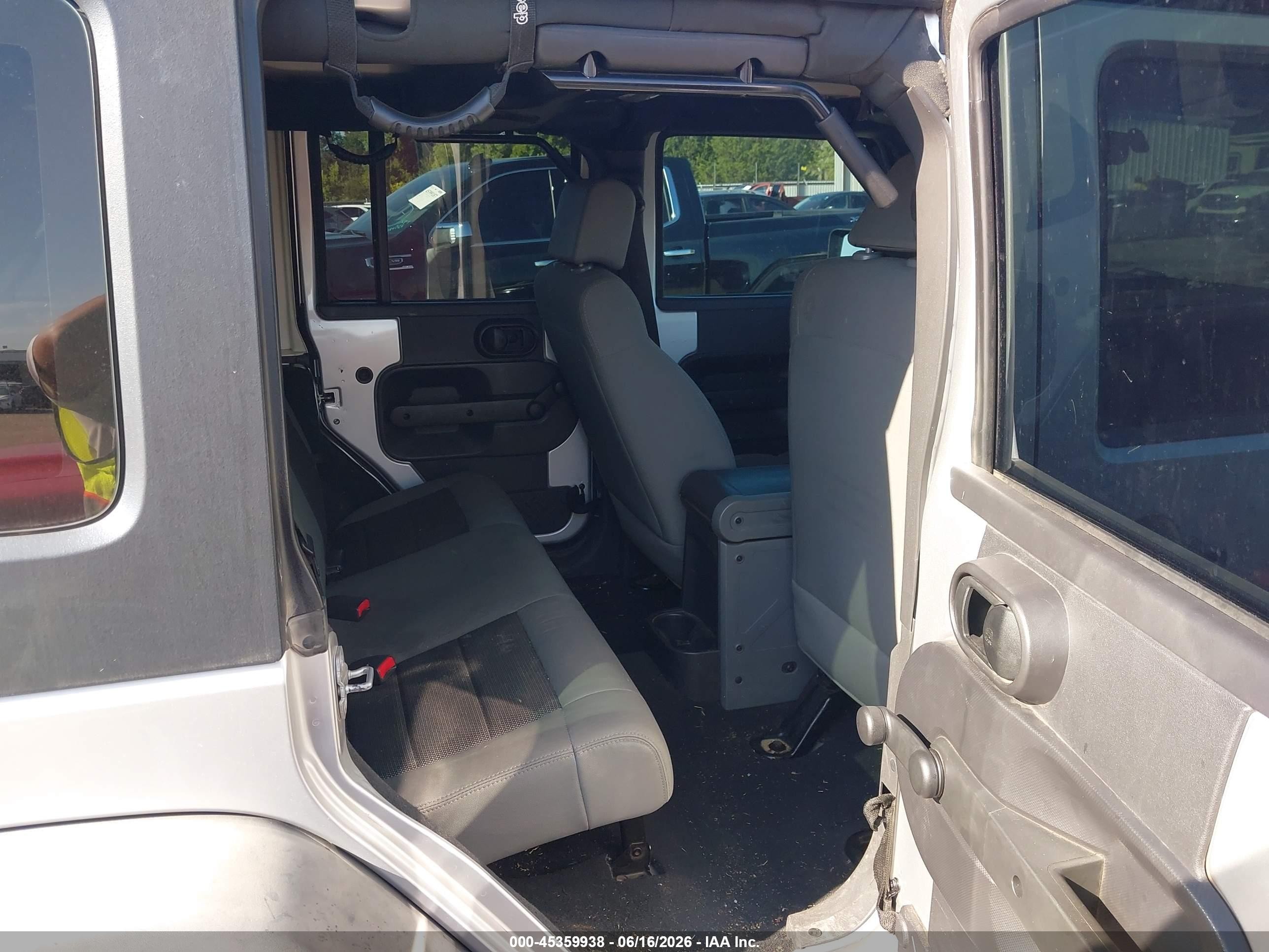 2009 Jeep Wrangler Unlimited X Silver vin: 1J4GA39189L768243