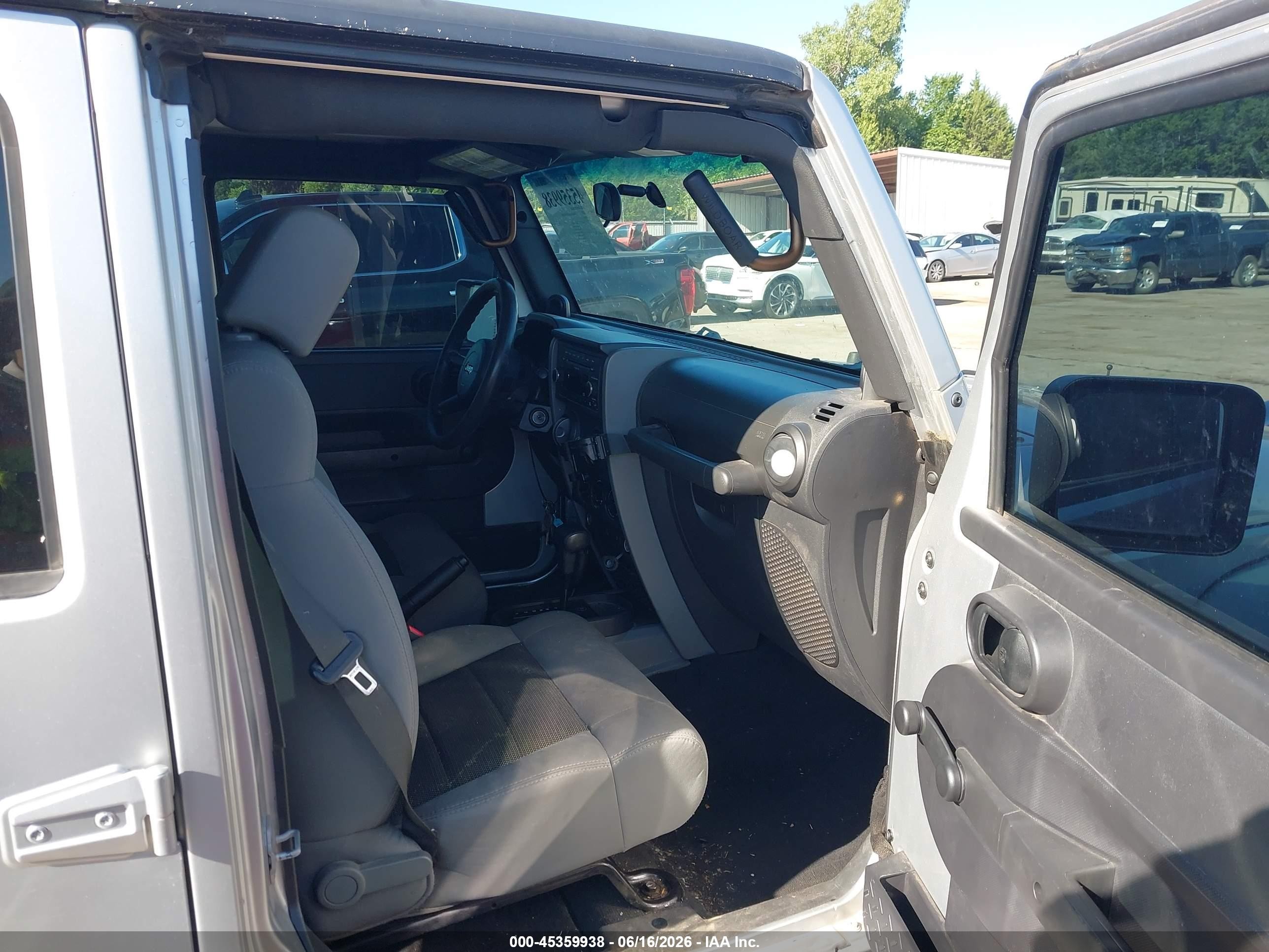 2009 Jeep Wrangler Unlimited X Silver vin: 1J4GA39189L768243