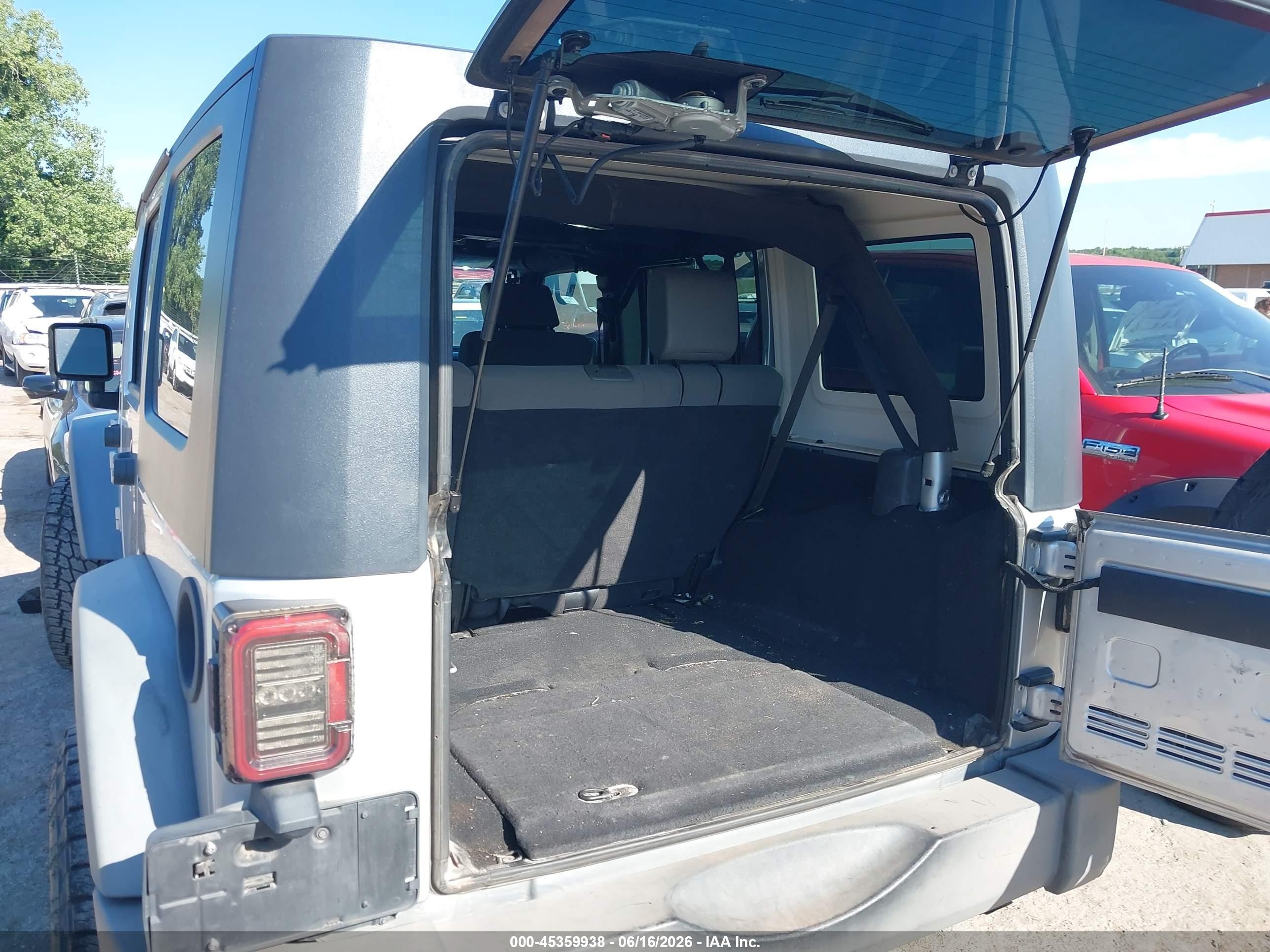 2009 Jeep Wrangler Unlimited X Silver vin: 1J4GA39189L768243