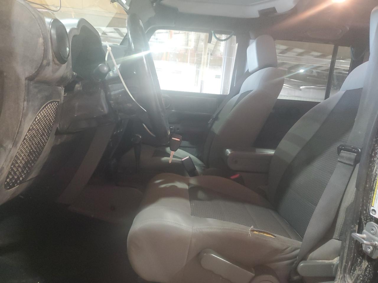 2009 Jeep Wrangler Unlimited X Black vin: 1J4GA39189L790677 Damage: Left Front Seat Cushion, Cut, 3 To 4 Inches