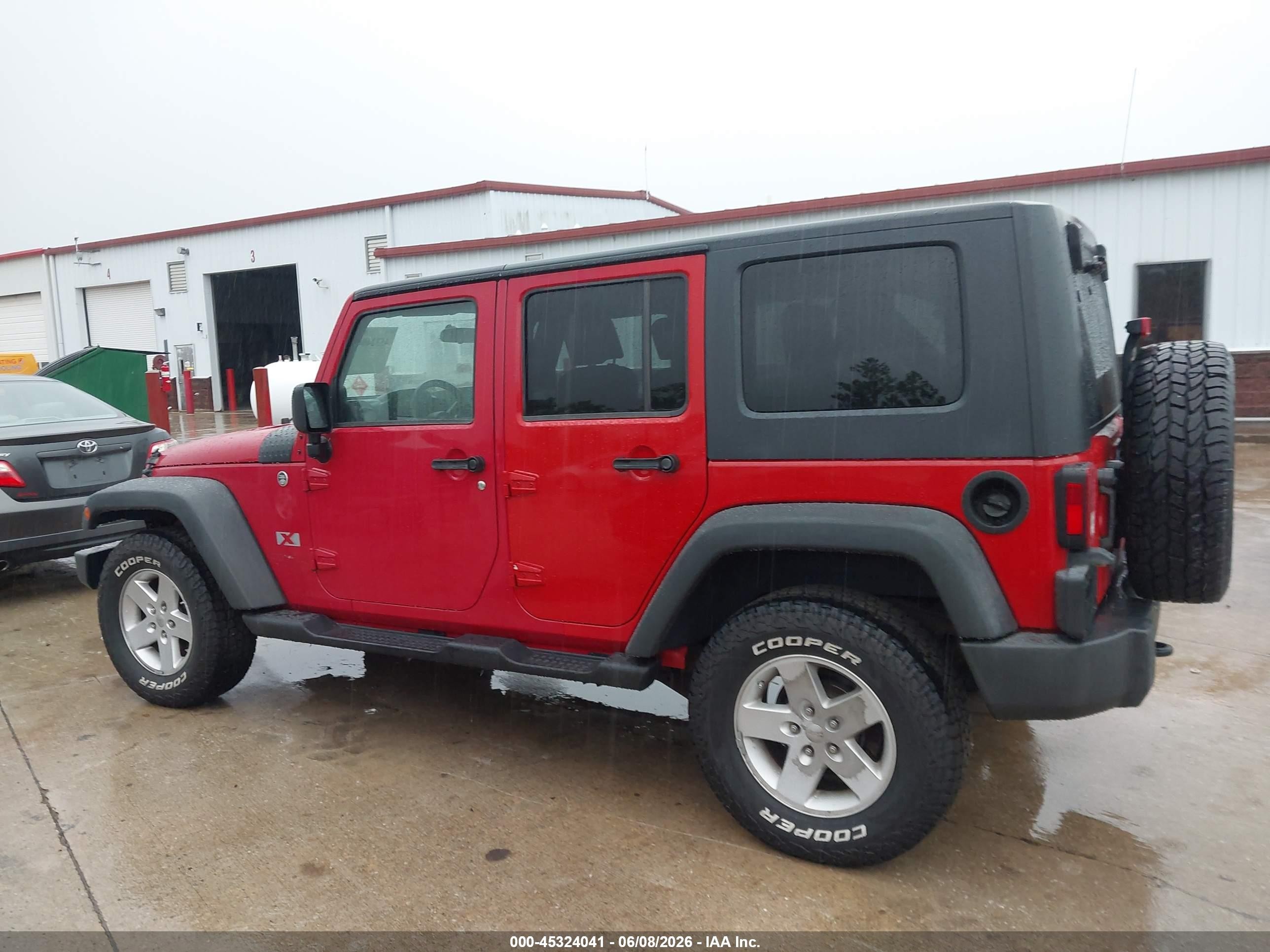 2008 Jeep Wrangler Unlimited X Красный vin: 1J4GA39198L636400