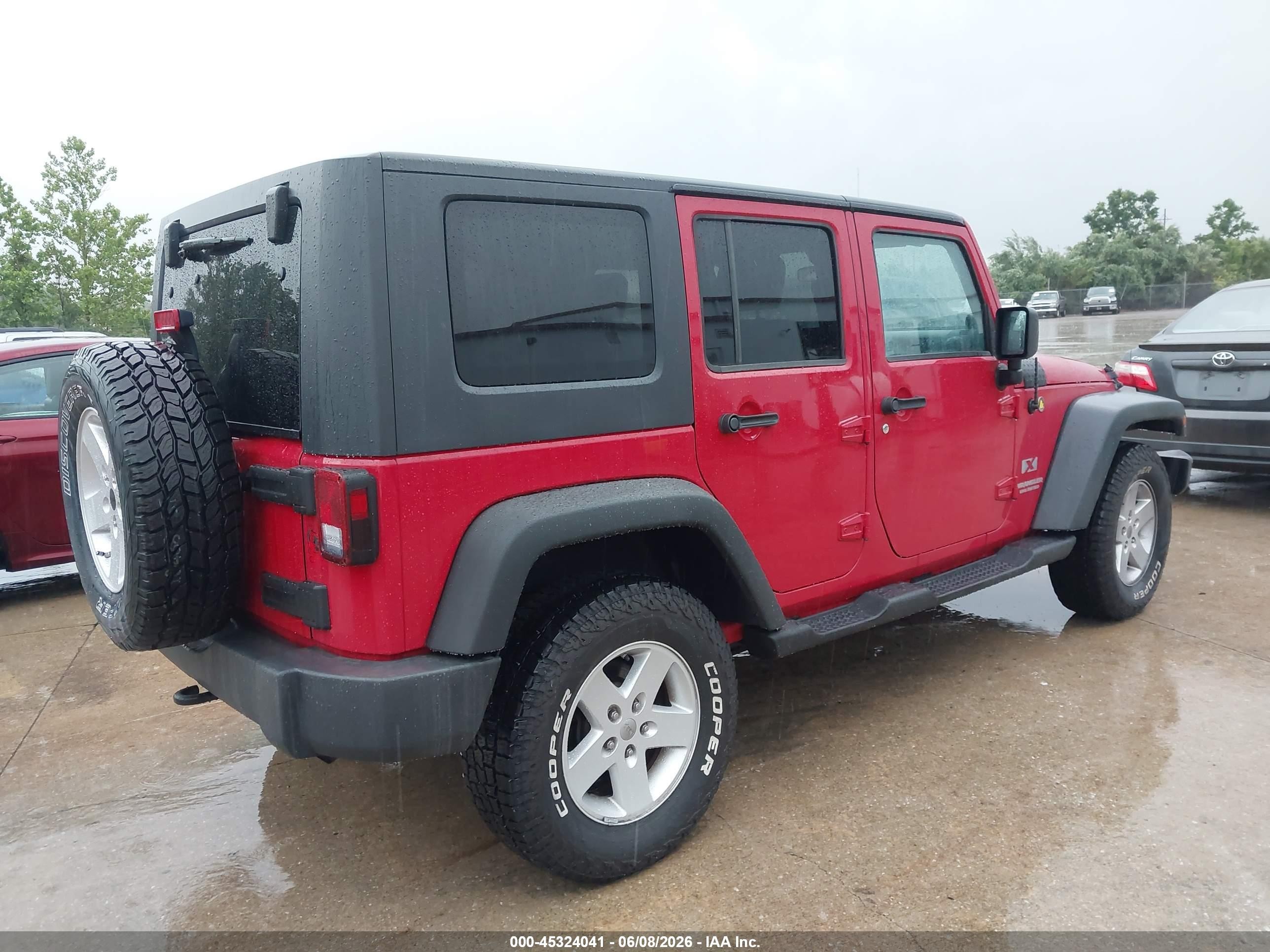 2008 Jeep Wrangler Unlimited X Красный vin: 1J4GA39198L636400