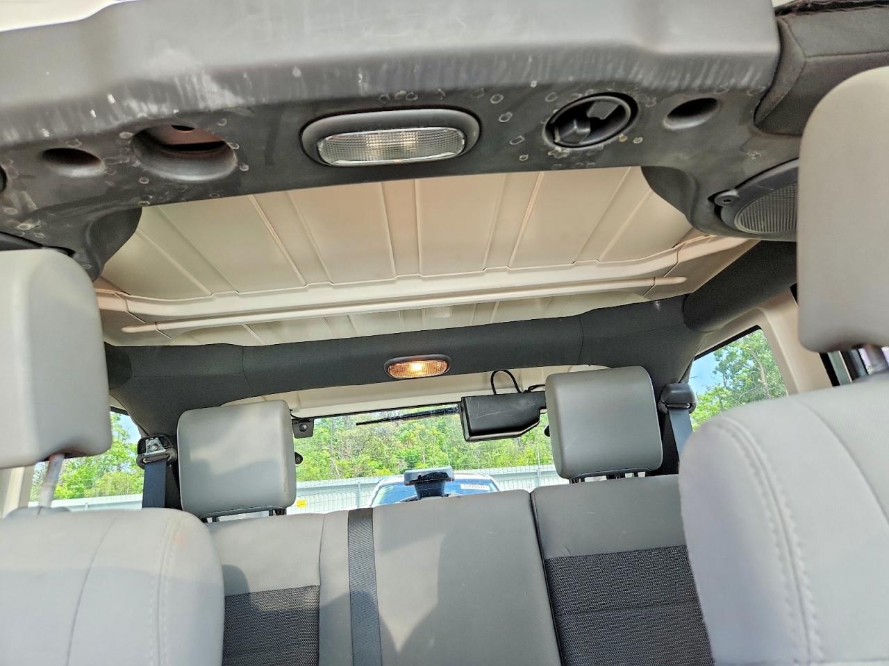 2008 Jeep Wrangler Unlimited X Silver vin: 1J4GA39198L640303