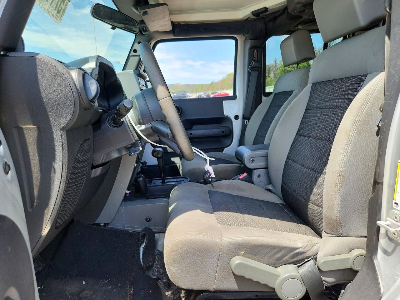 2008 Jeep Wrangler Unlimited X Silver vin: 1J4GA39198L640303