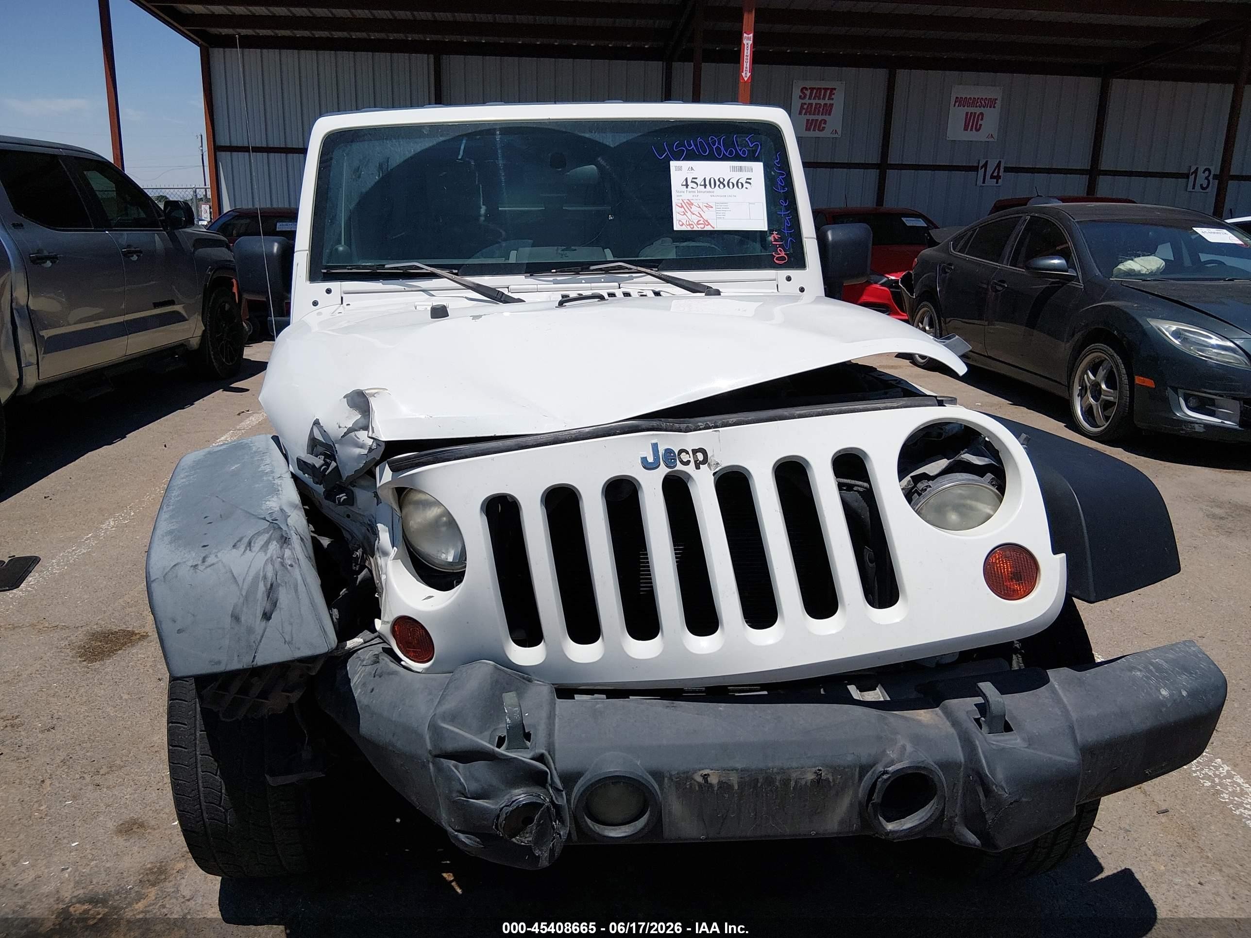 2009 Jeep Wrangler Unlimited X White vin: 1J4GA39199L736174