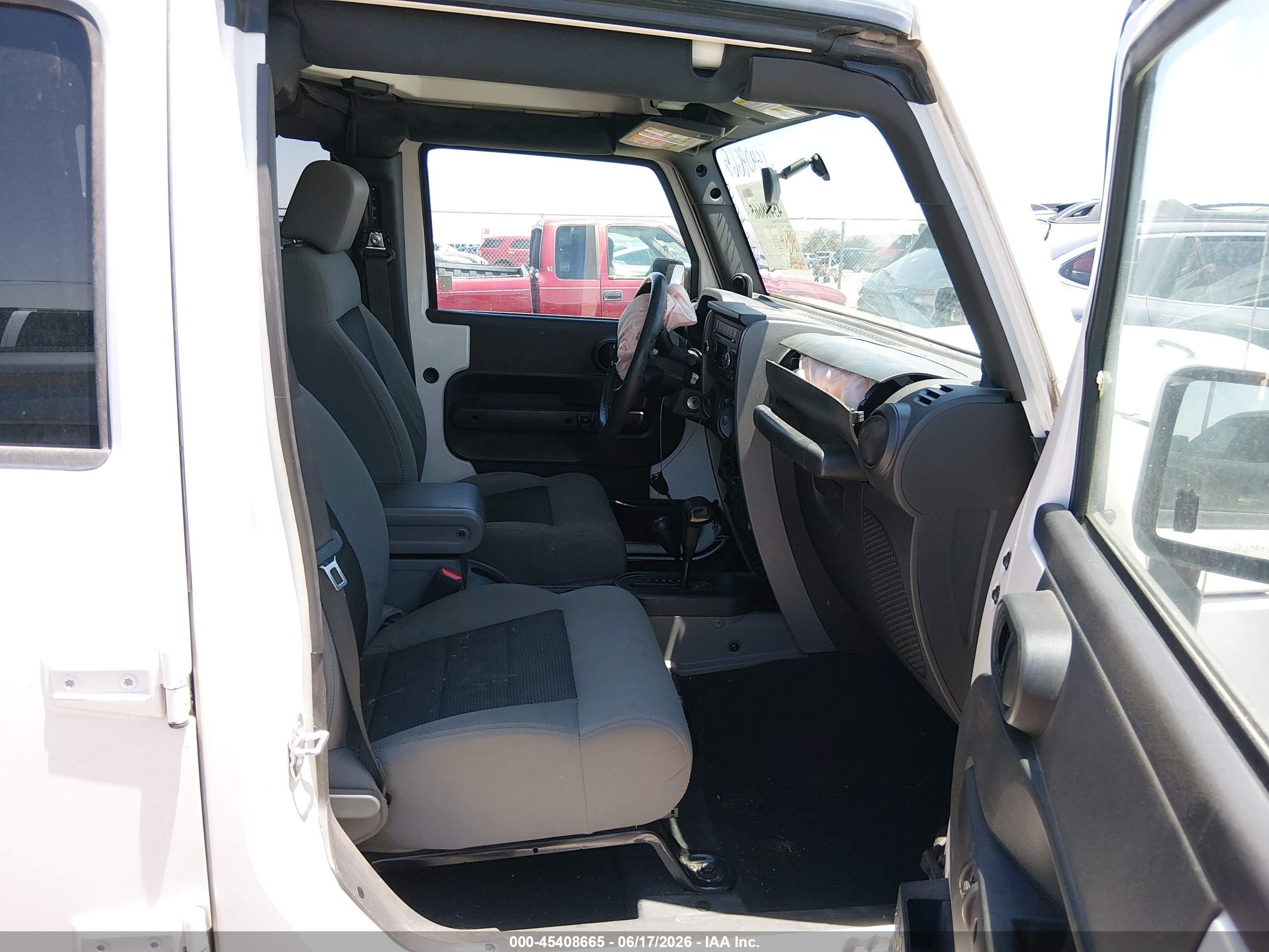 2009 Jeep Wrangler Unlimited X White vin: 1J4GA39199L736174