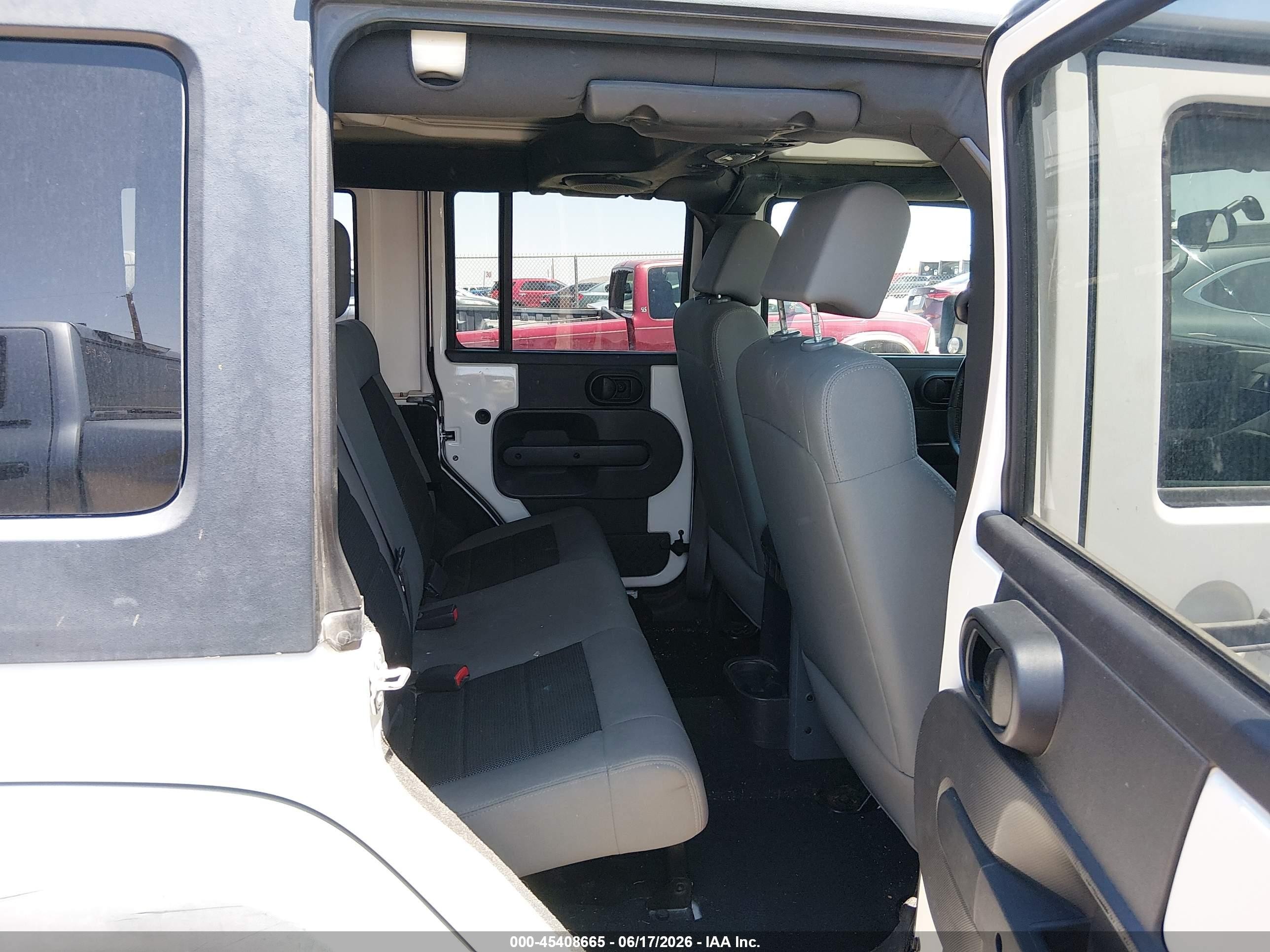 2009 Jeep Wrangler Unlimited X White vin: 1J4GA39199L736174