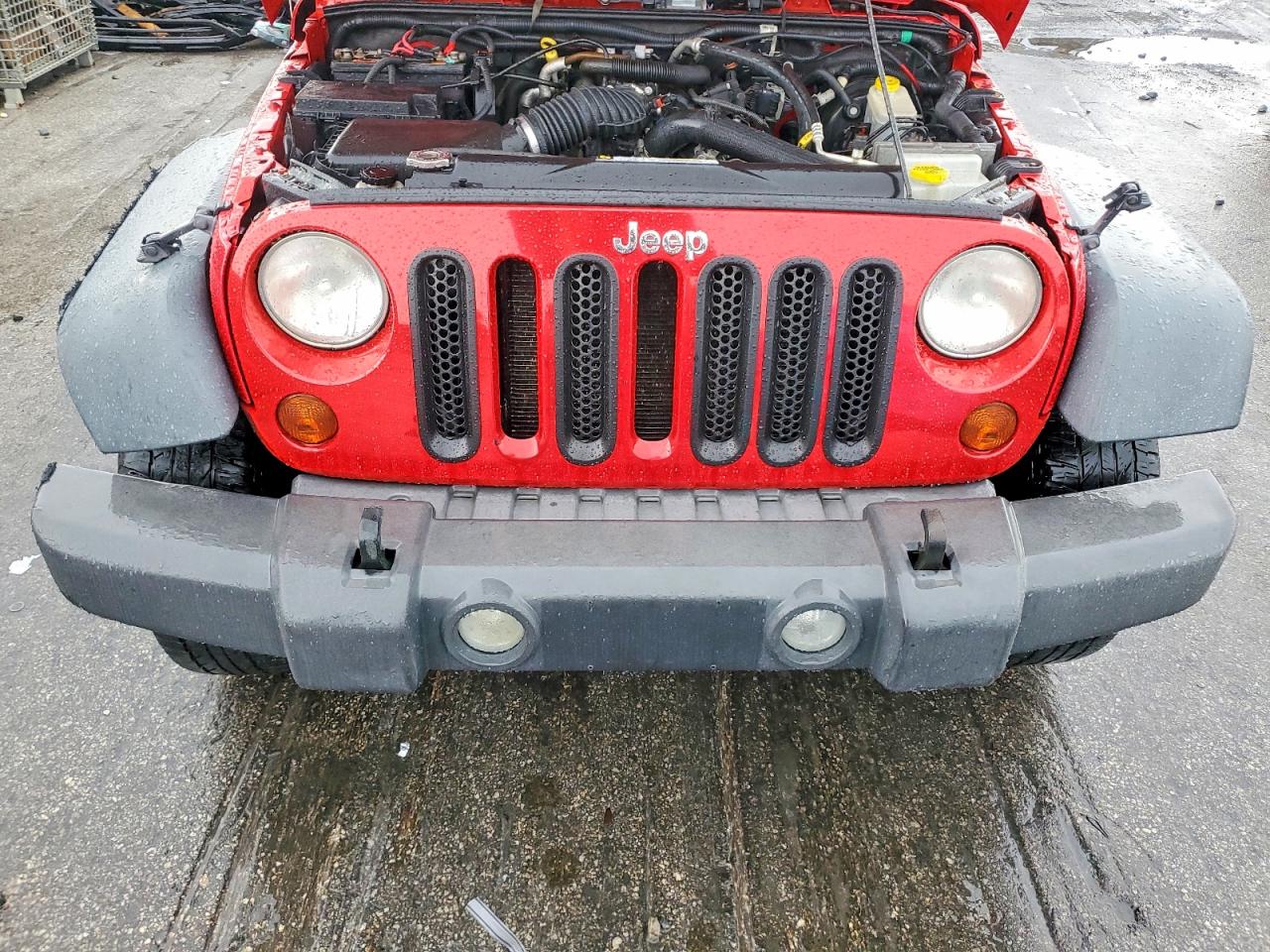 2009 Jeep Wrangler Unlimited X Red vin: 1J4GA39199L751242