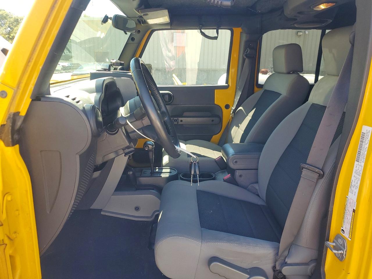 2009 Jeep Wrangler Unlimited X Yellow vin: 1J4GA39199L767716
