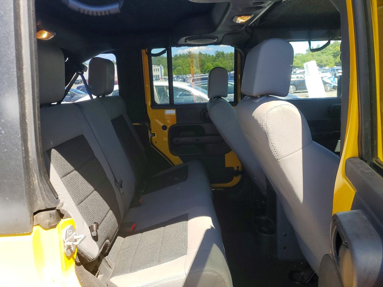 2009 Jeep Wrangler Unlimited X Yellow vin: 1J4GA39199L767716