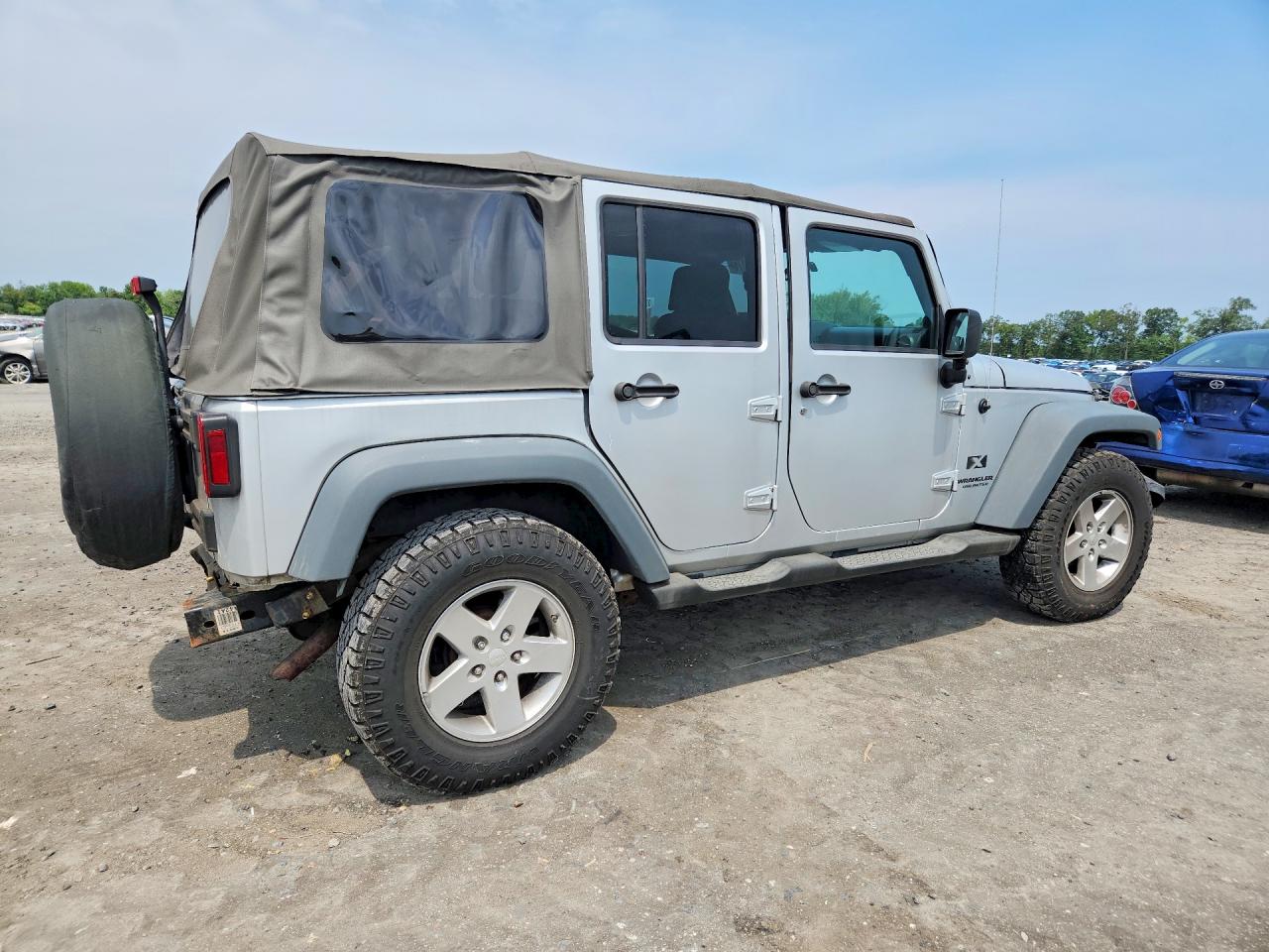 2008 Jeep Wrangler Unlimited X Silver vin: 1J4GA391X8L545197
