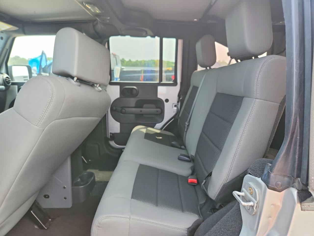2008 Jeep Wrangler Unlimited X Silver vin: 1J4GA391X8L545197