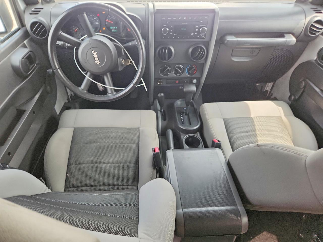 2008 Jeep Wrangler Unlimited X Silver vin: 1J4GA391X8L545197