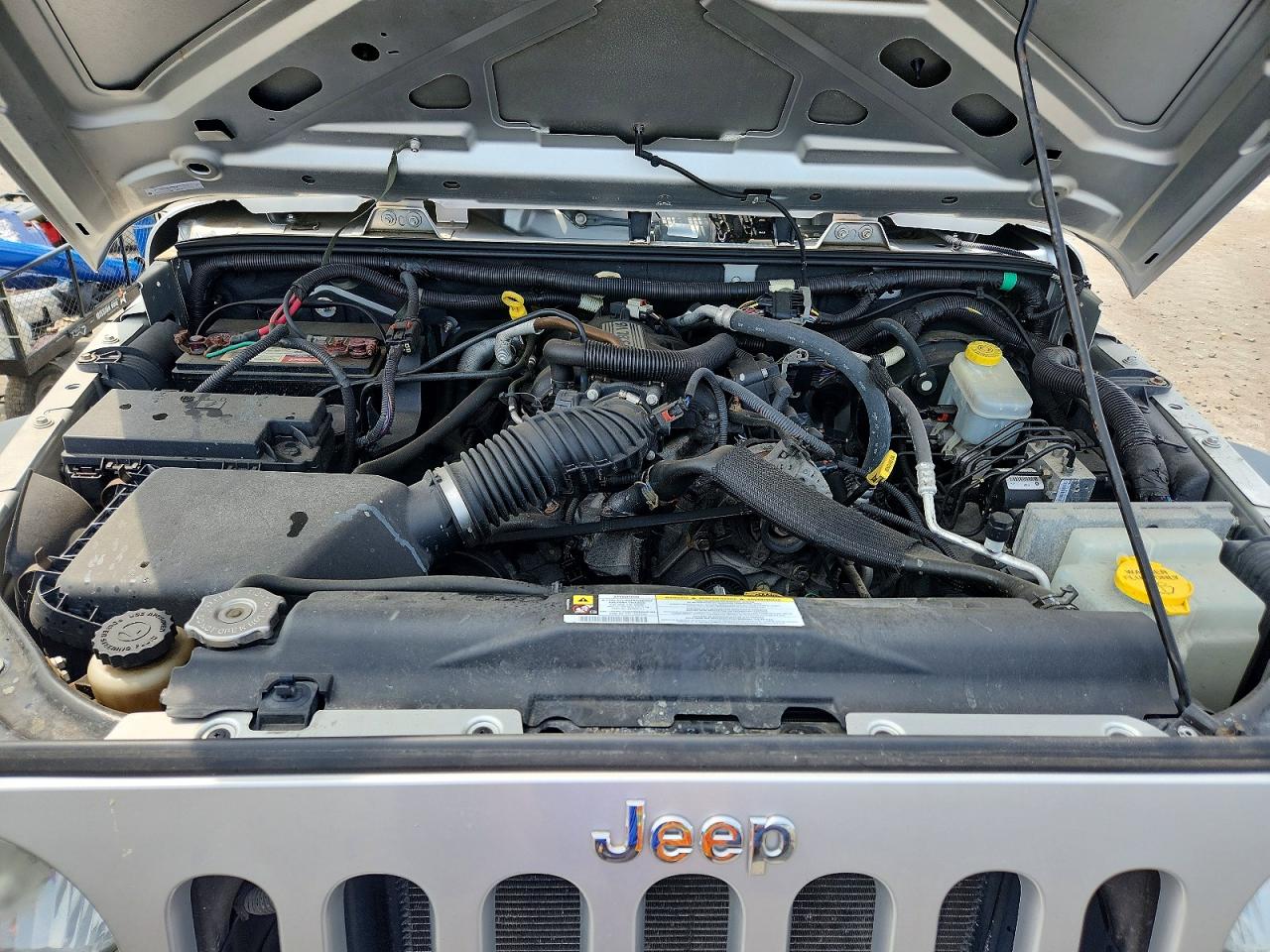 2008 Jeep Wrangler Unlimited X Silver vin: 1J4GA391X8L545197