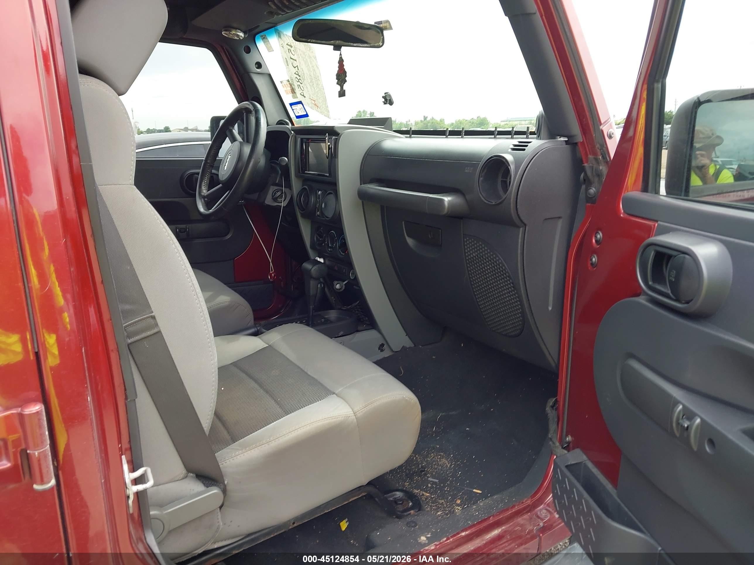2009 Jeep Wrangler Unlimited X Burgundy vin: 1J4GA391X9L705225