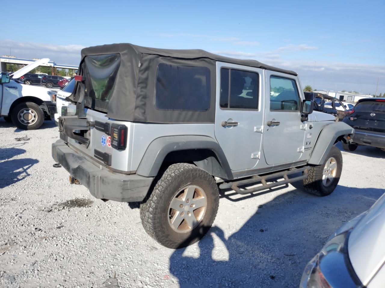 2009 Jeep Wrangler Unlimited X Silver vin: 1J4GA391X9L766008