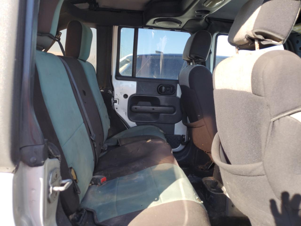 2009 Jeep Wrangler Unlimited X Silver vin: 1J4GA391X9L766008