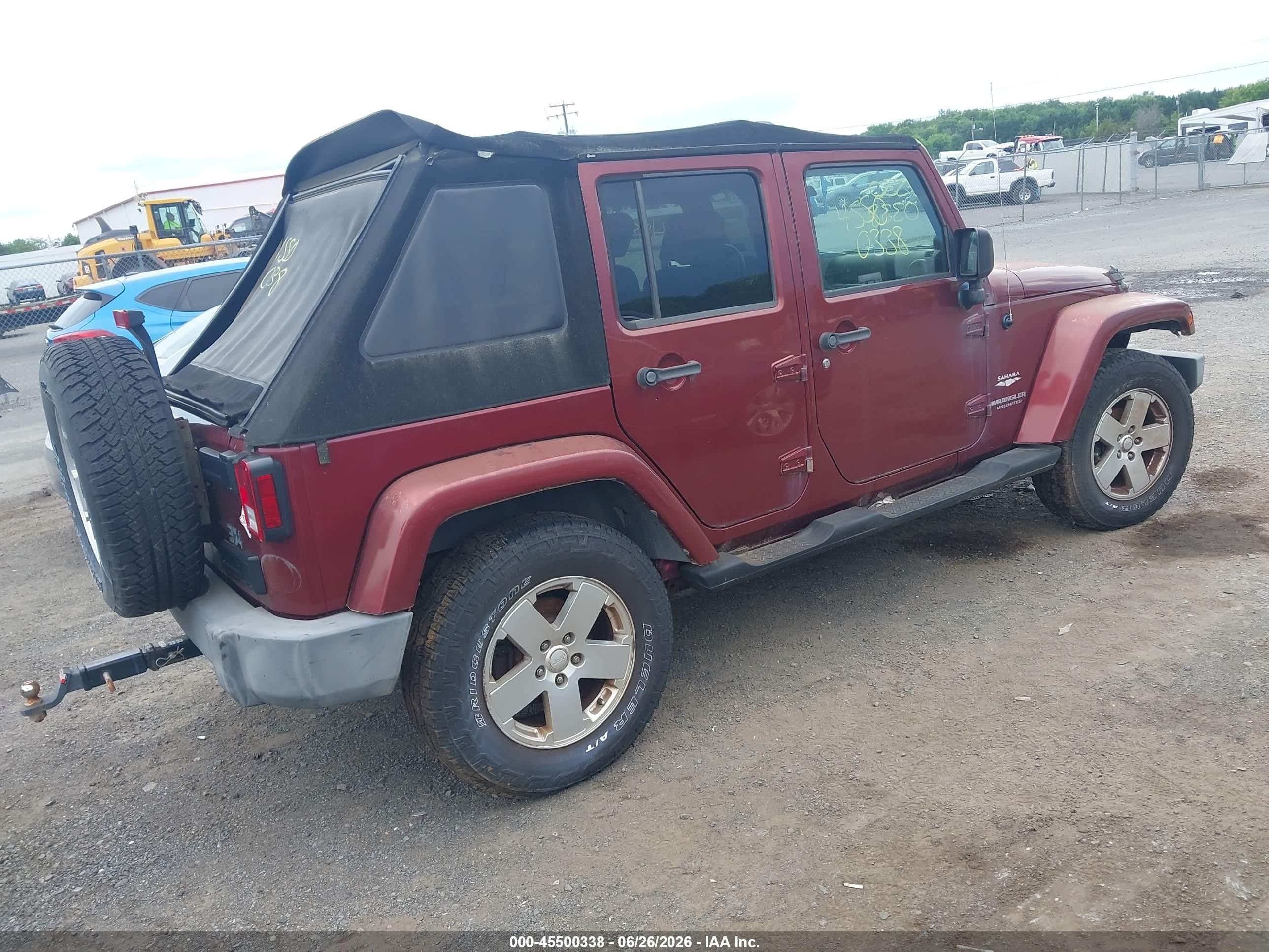 2007 Jeep Wrangler Unlimited Sahara Burgundy vin: 1J4GA59117L157902