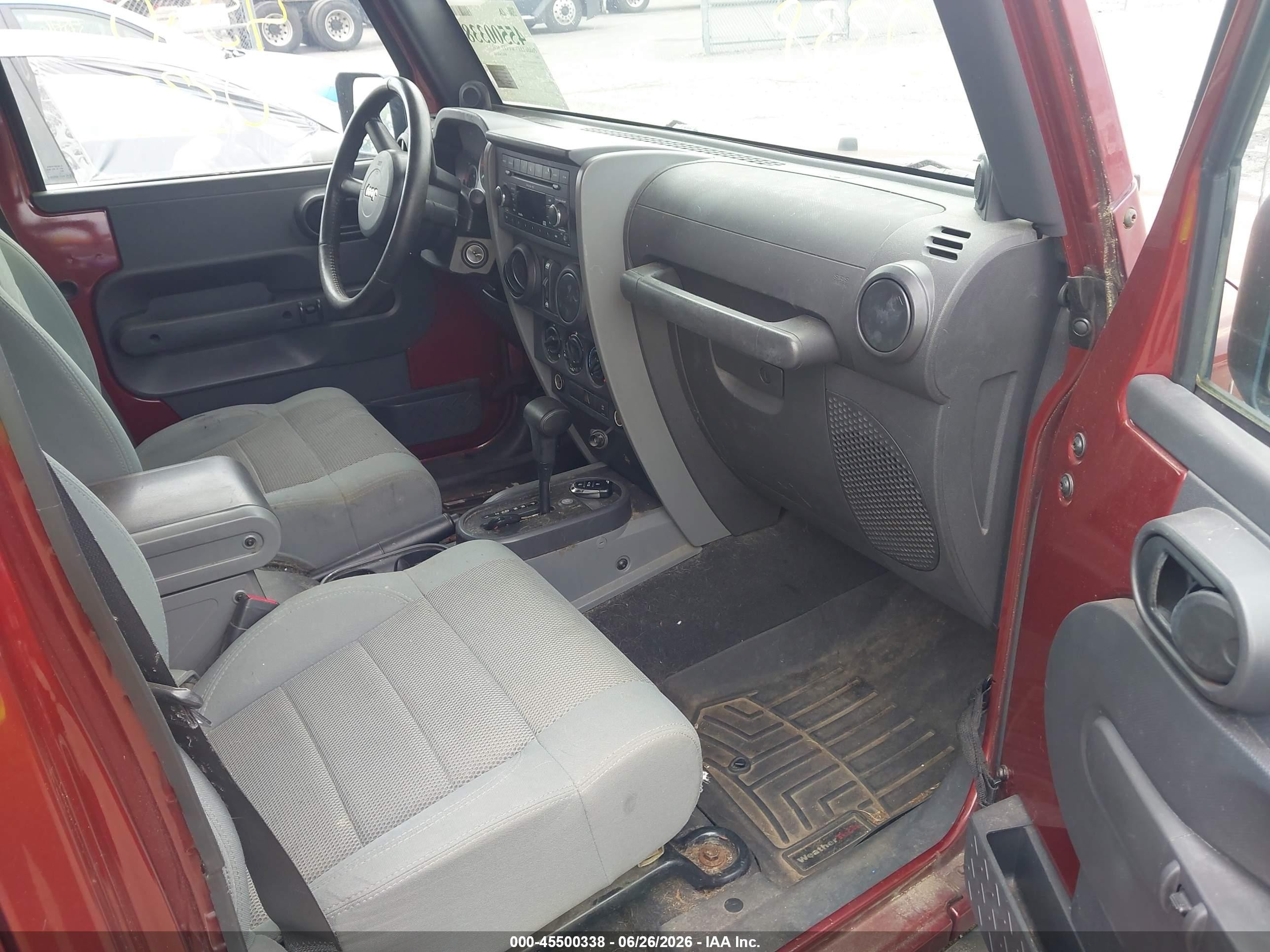 2007 Jeep Wrangler Unlimited Sahara Burgundy vin: 1J4GA59117L157902