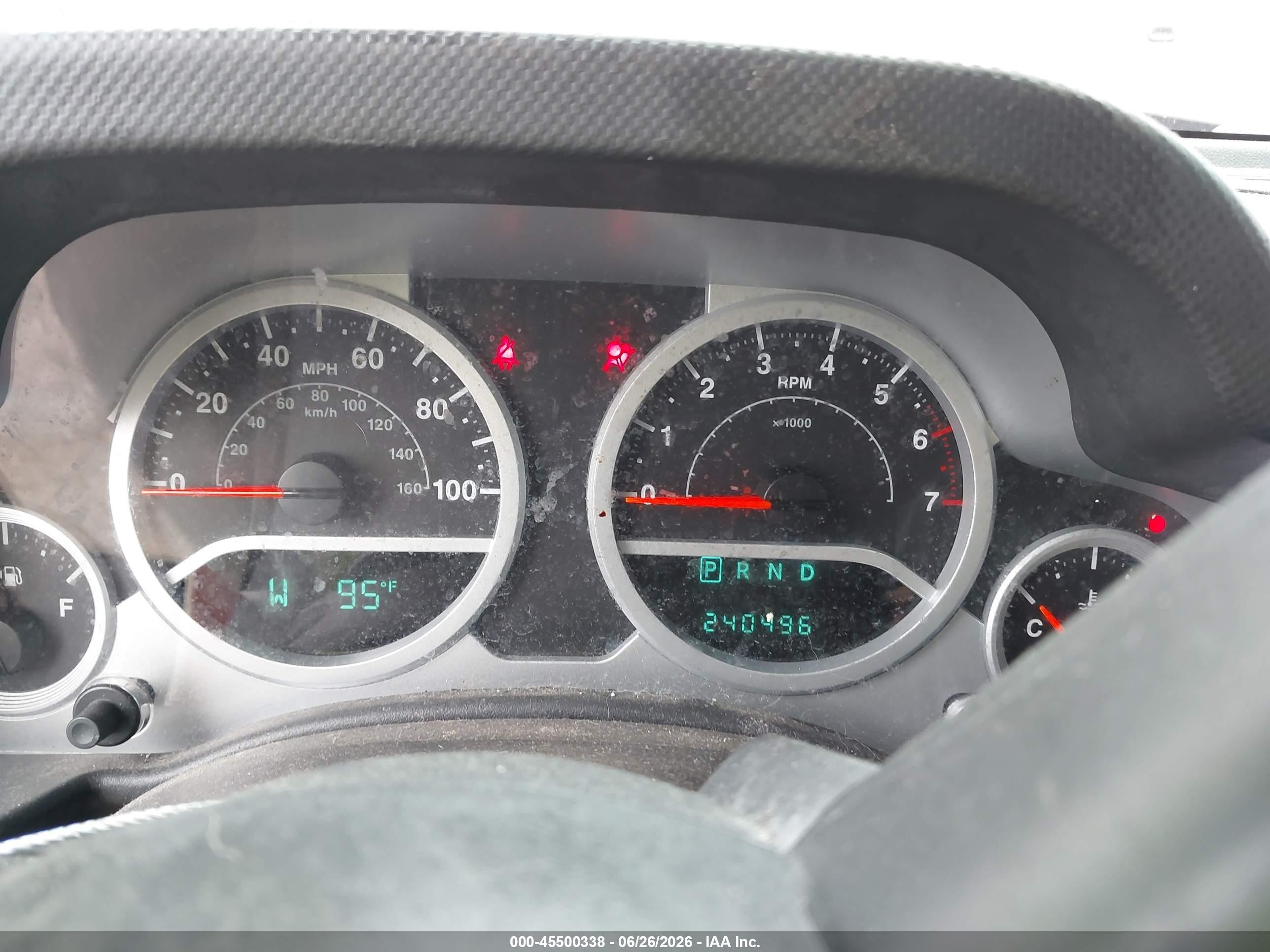 2007 Jeep Wrangler Unlimited Sahara Burgundy vin: 1J4GA59117L157902