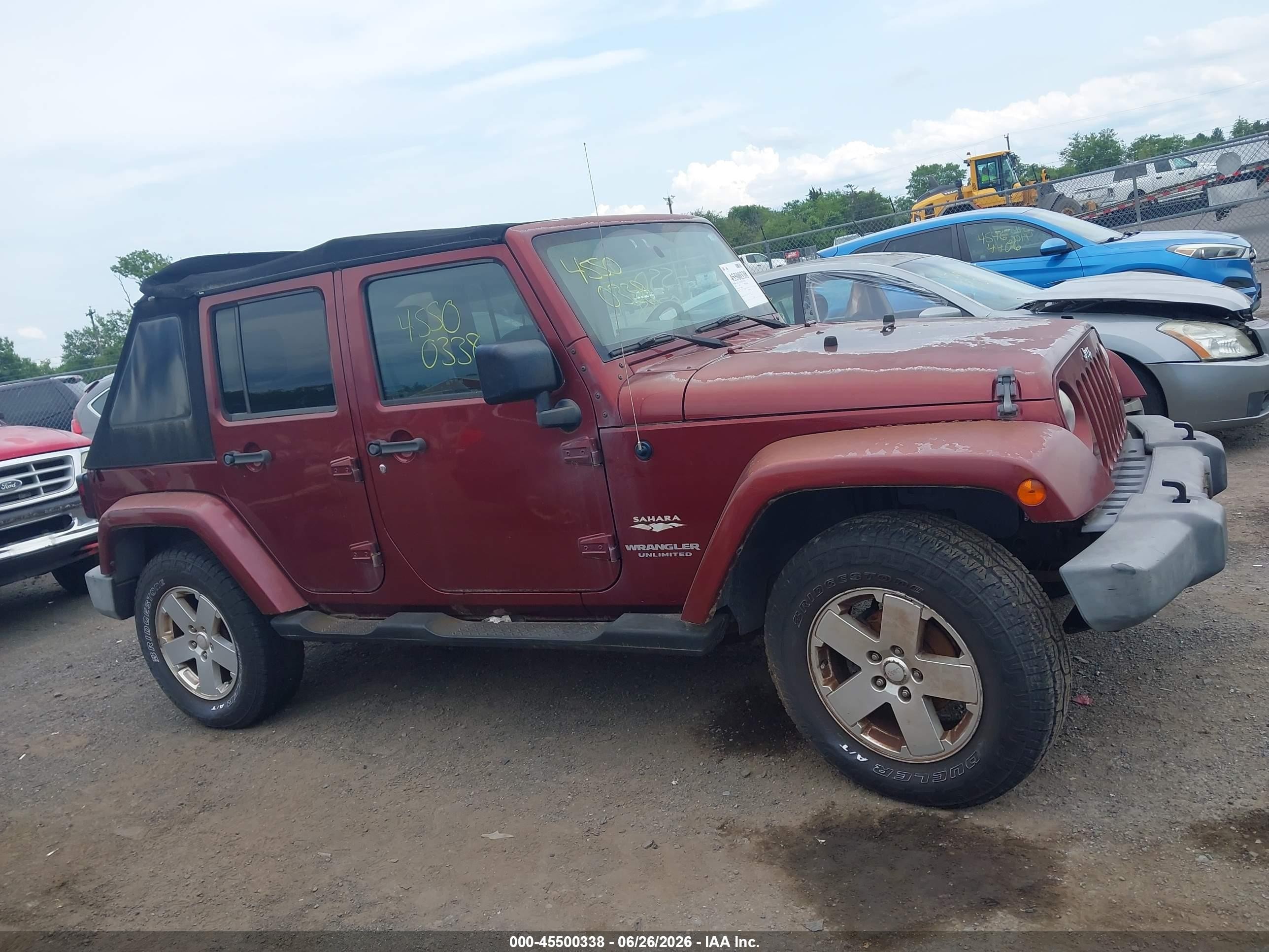 2007 Jeep Wrangler Unlimited Sahara Burgundy vin: 1J4GA59117L157902