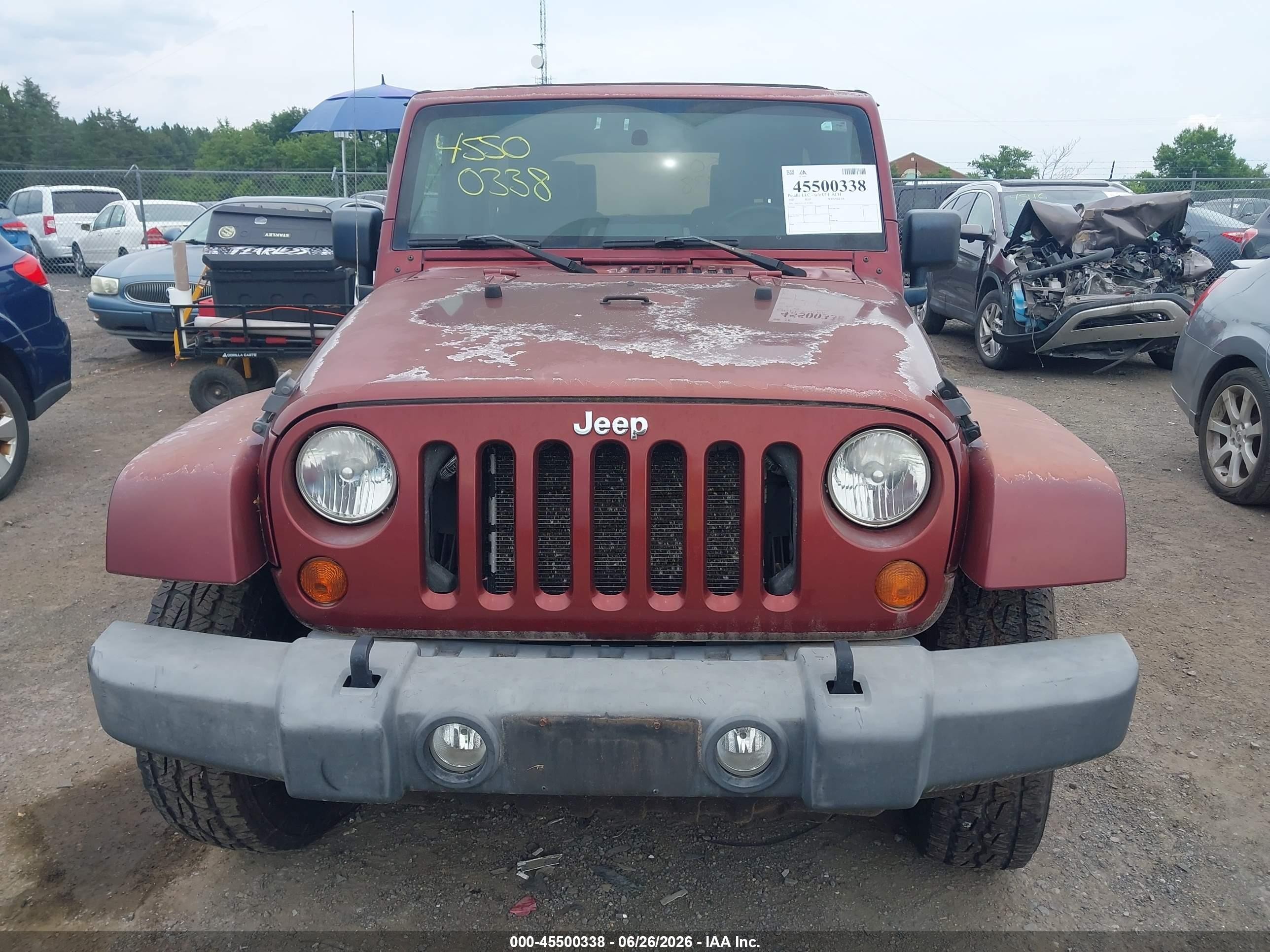 2007 Jeep Wrangler Unlimited Sahara Burgundy vin: 1J4GA59117L157902