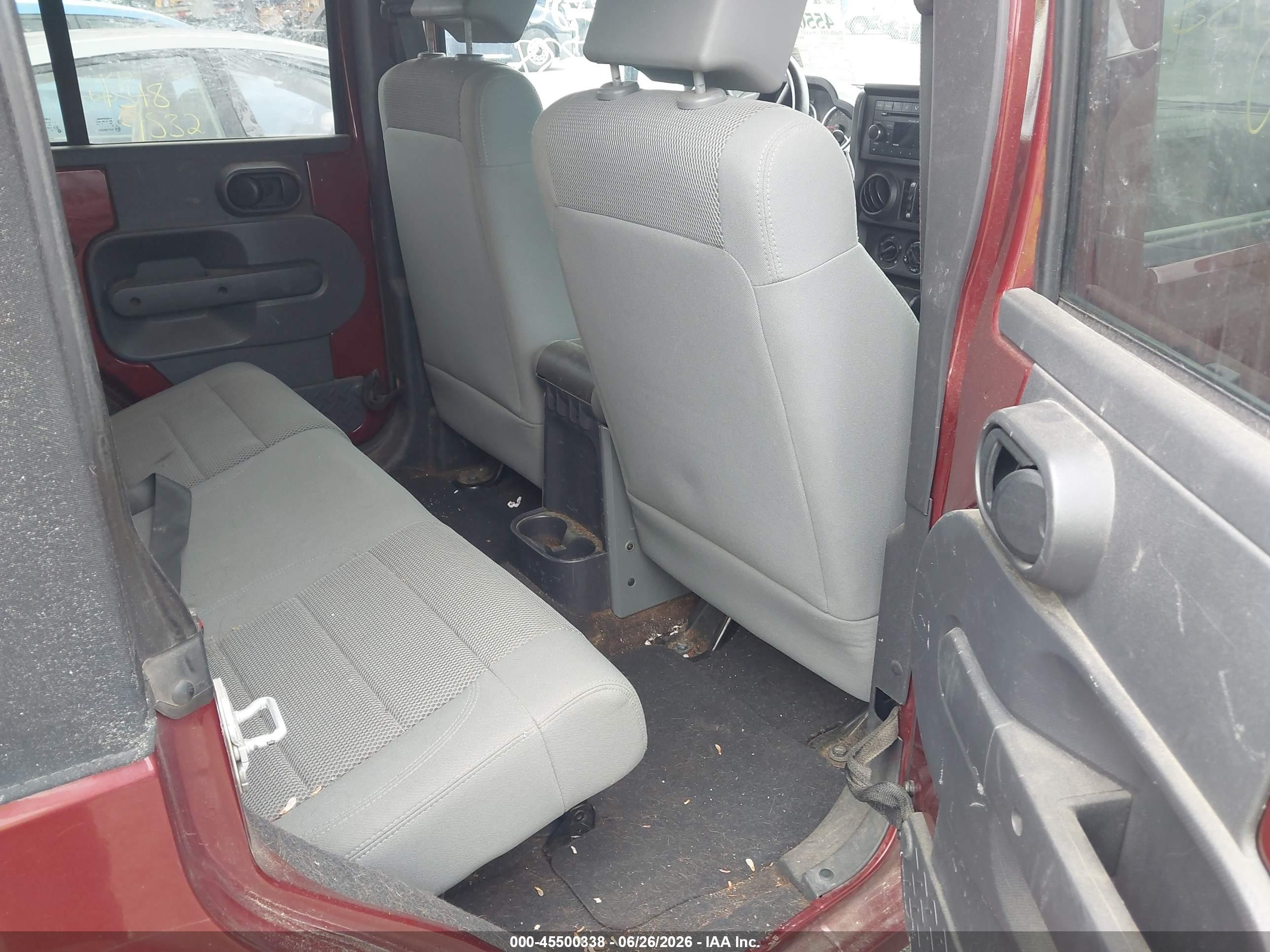2007 Jeep Wrangler Unlimited Sahara Burgundy vin: 1J4GA59117L157902