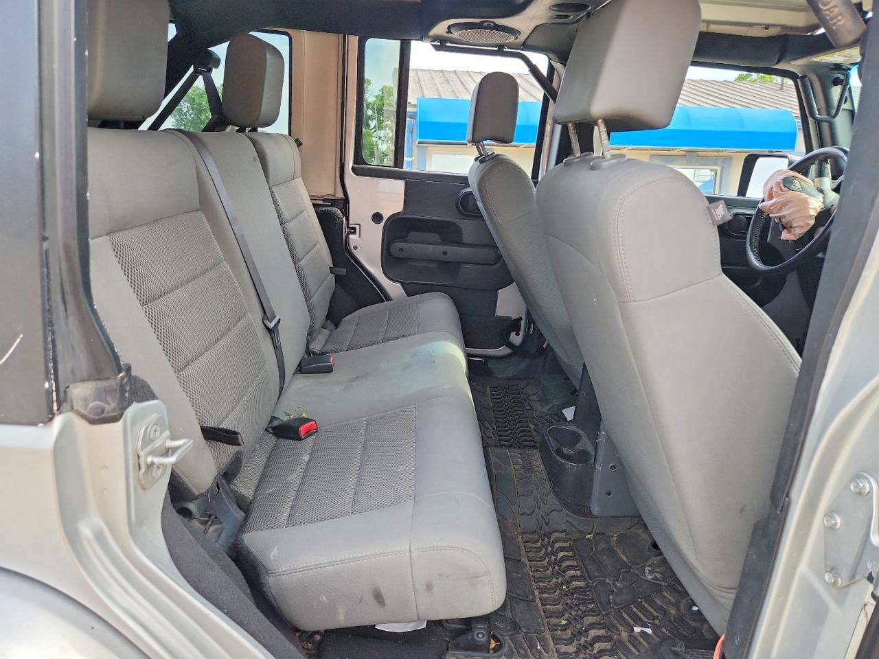 2008 Jeep Wrangler Unlimited Sahara Серебряный vin: 1J4GA59118L514092