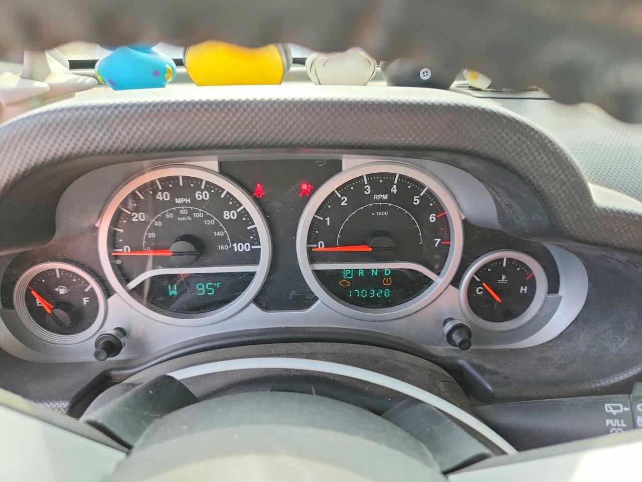 2008 Jeep Wrangler Unlimited Sahara Серебряный vin: 1J4GA59118L514092