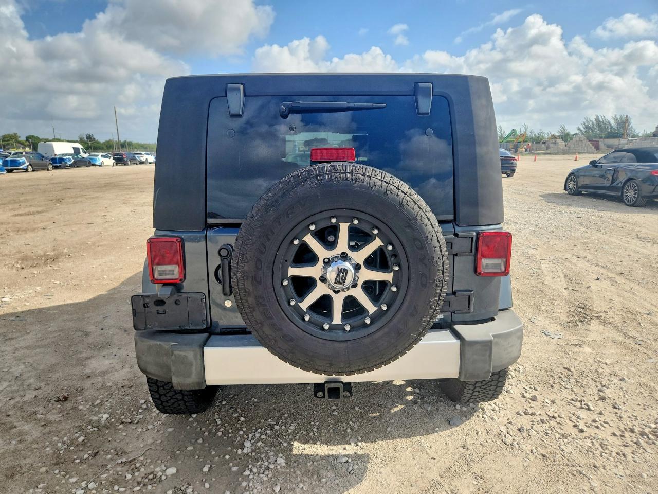 2008 Jeep Wrangler Unlimited Sahara Gray vin: 1J4GA59118L595689