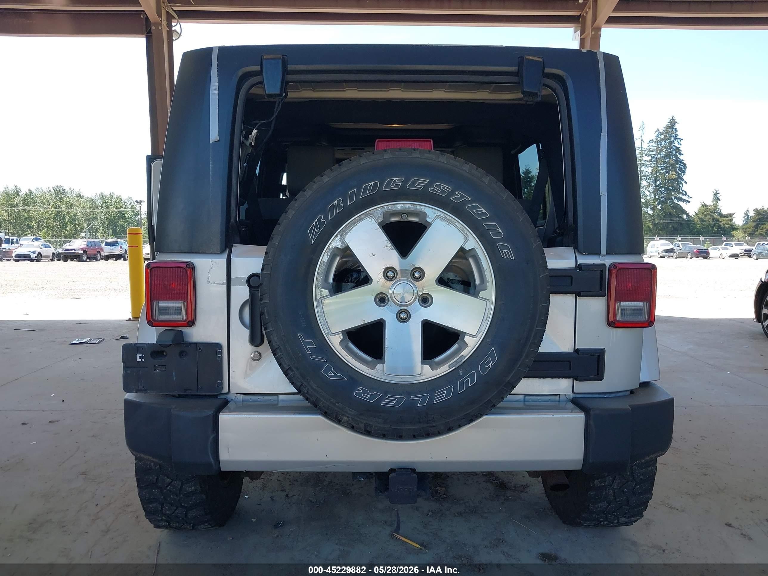 2008 Jeep Wrangler Unlimited Sahara Серебряный vin: 1J4GA59118L623023