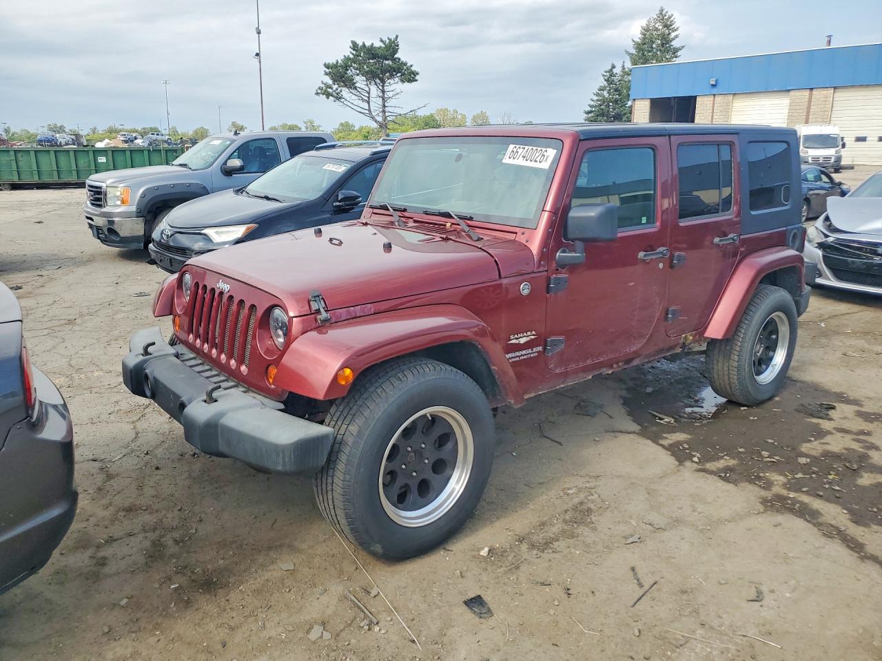 2008 Jeep Wrangler Unlimited Sahara Burgundy vin: 1J4GA59118L648536