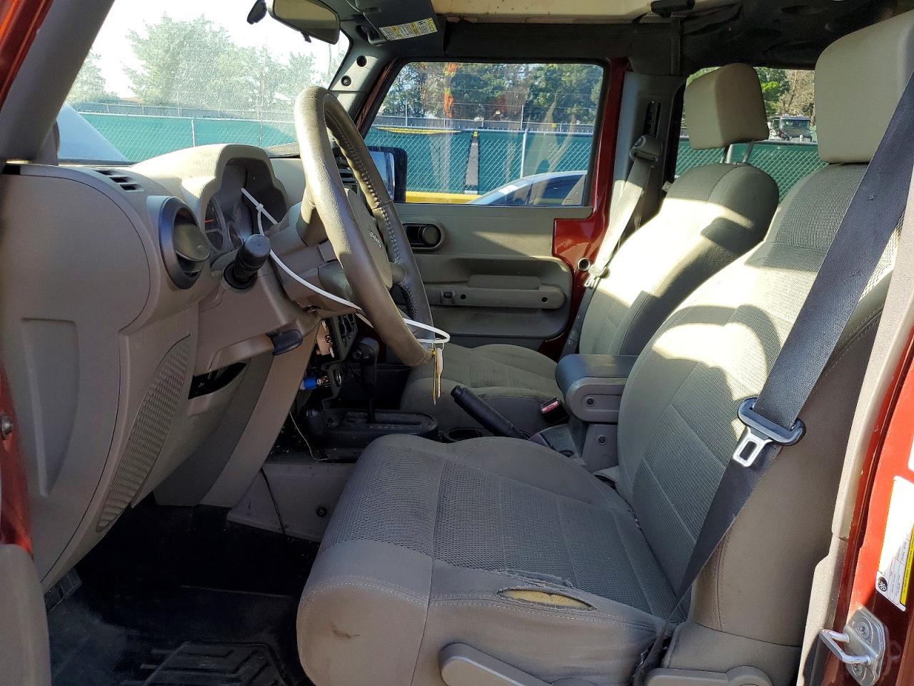 2007 Jeep Wrangler Sahara Burgundy vin: 1J4GA59127L146309