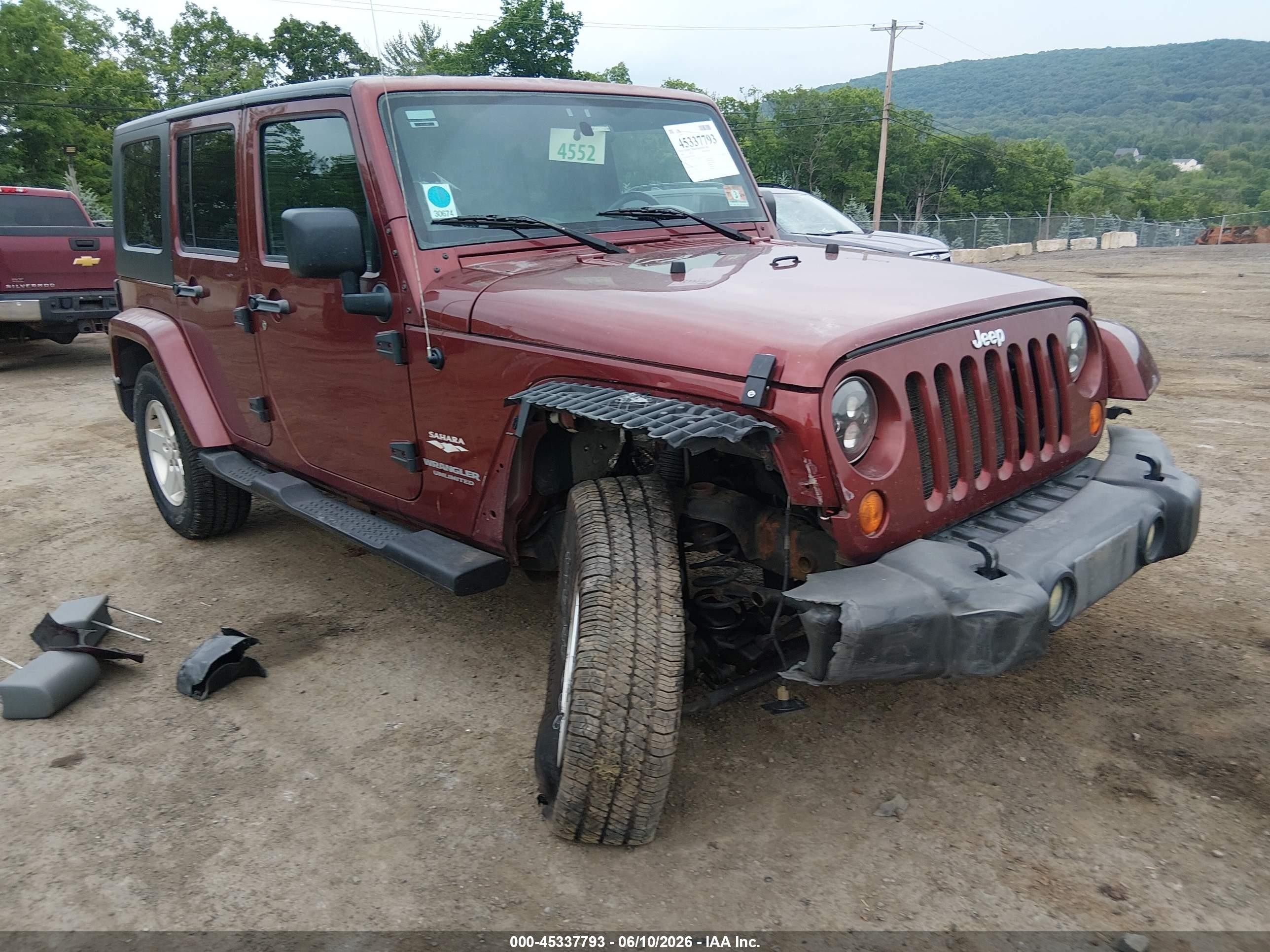 2007 Jeep Wrangler Unlimited Sahara Maroon vin: 1J4GA59127L156564