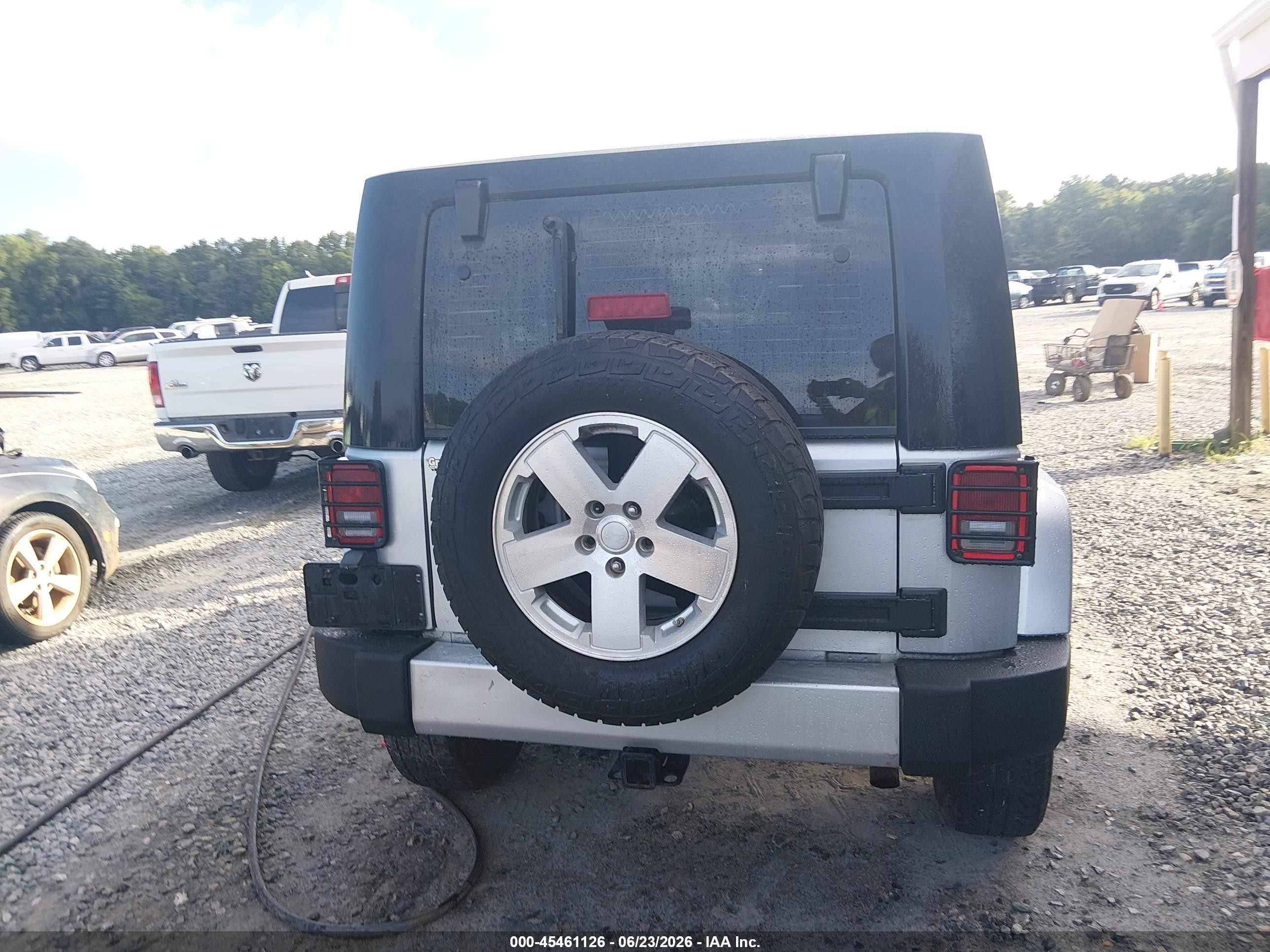 2008 Jeep Wrangler Unlimited Sahara Gray vin: 1J4GA59128L587309