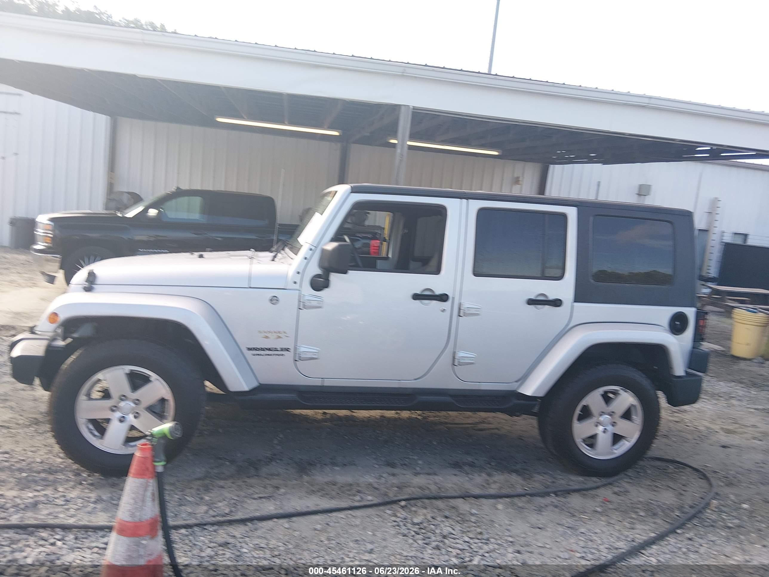 2008 Jeep Wrangler Unlimited Sahara Gray vin: 1J4GA59128L587309
