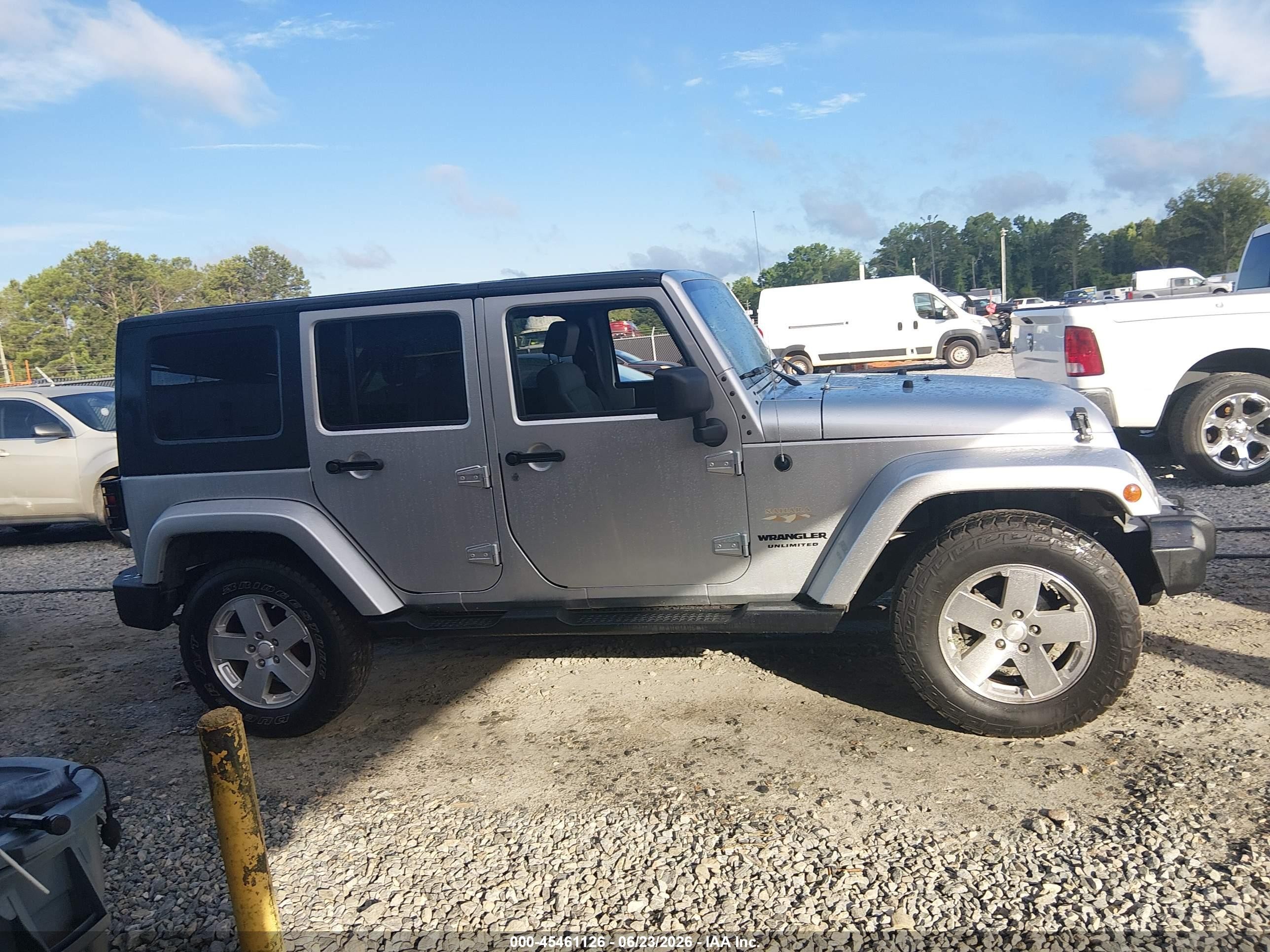 2008 Jeep Wrangler Unlimited Sahara Gray vin: 1J4GA59128L587309