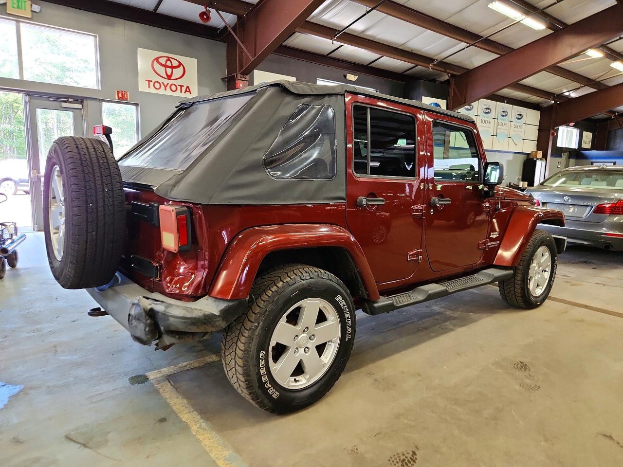 2007 Jeep Wrangler Sahara Red vin: 1J4GA59137L211765