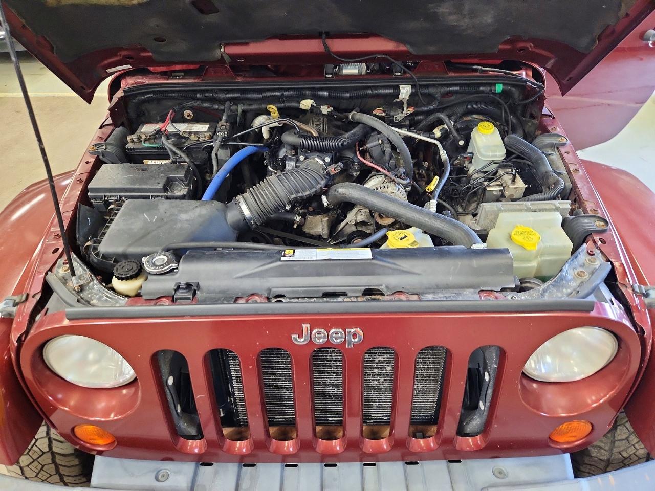 2007 Jeep Wrangler Sahara Red vin: 1J4GA59137L211765