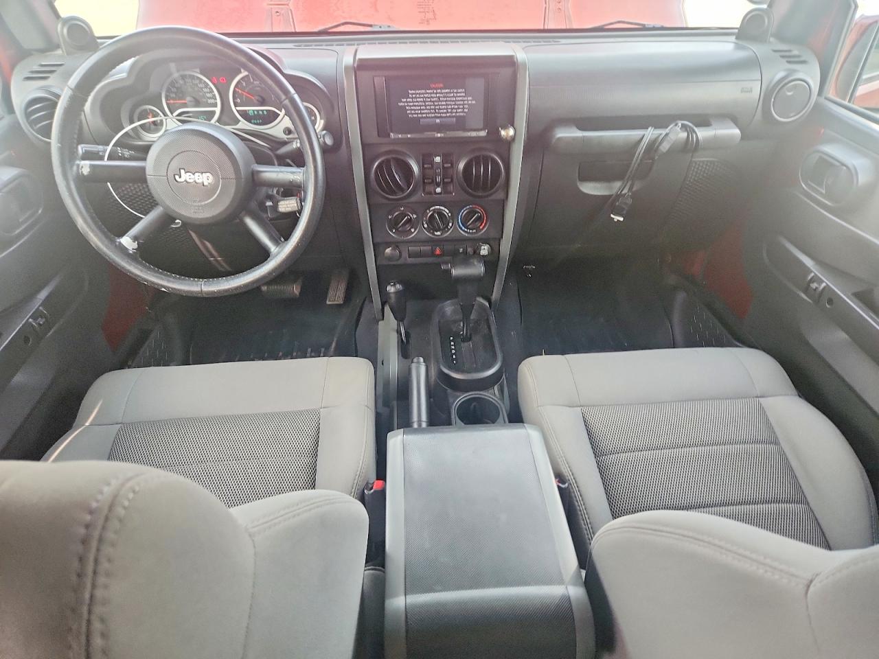 2008 Jeep Wrangler Unlimited Sahara Red vin: 1J4GA59138L634377