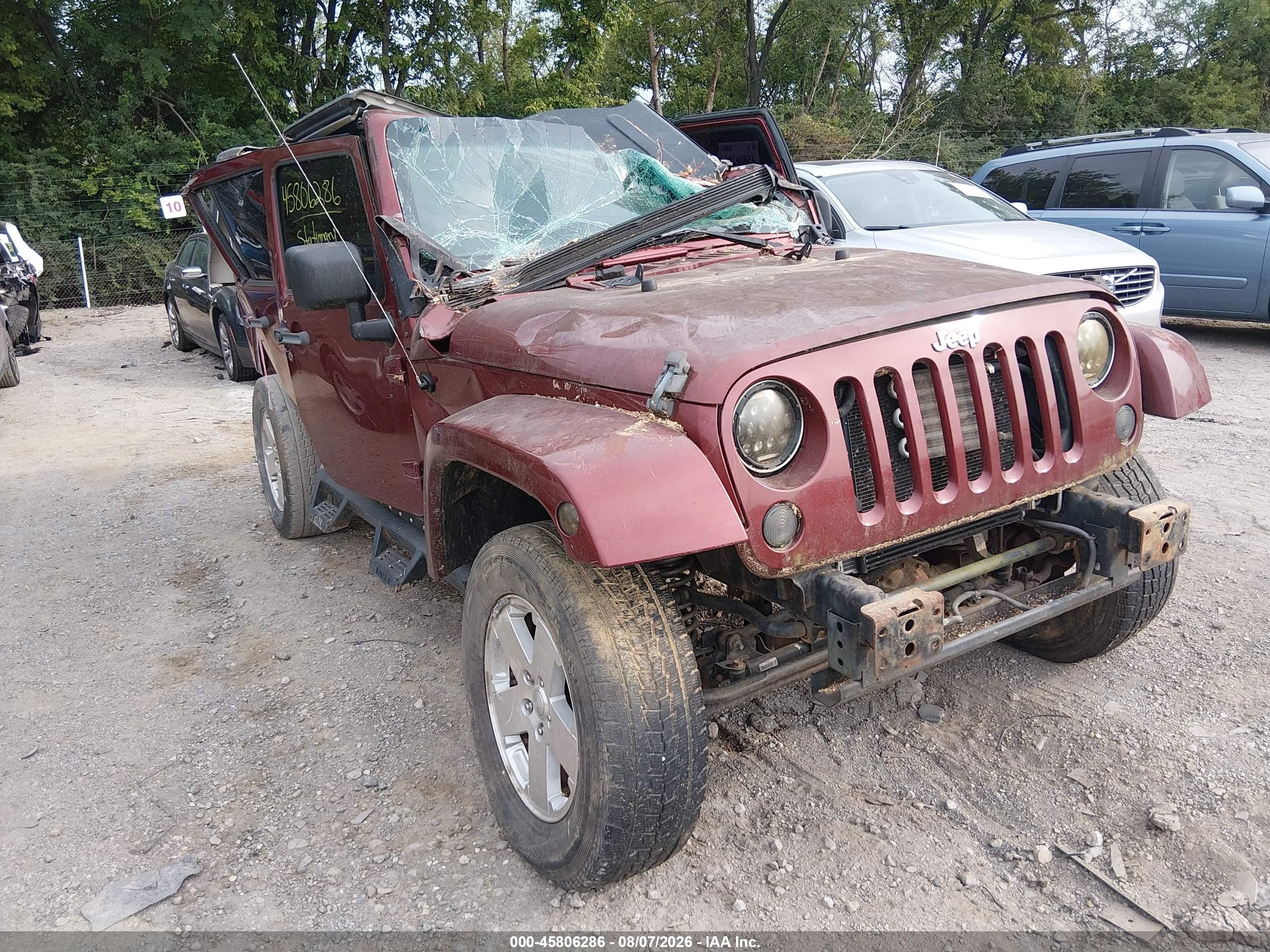 2008 Jeep Wrangler Unlimited Sahara Maroon vin: 1J4GA59138L644326