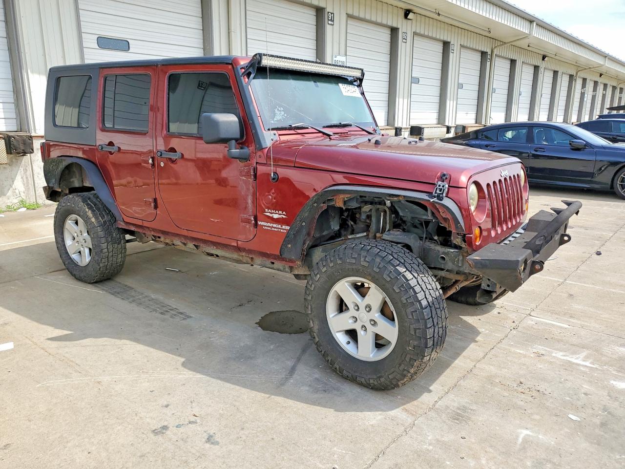 2008 Jeep Wrangler Unlimited Sahara Burgundy vin: 1J4GA59138L644603